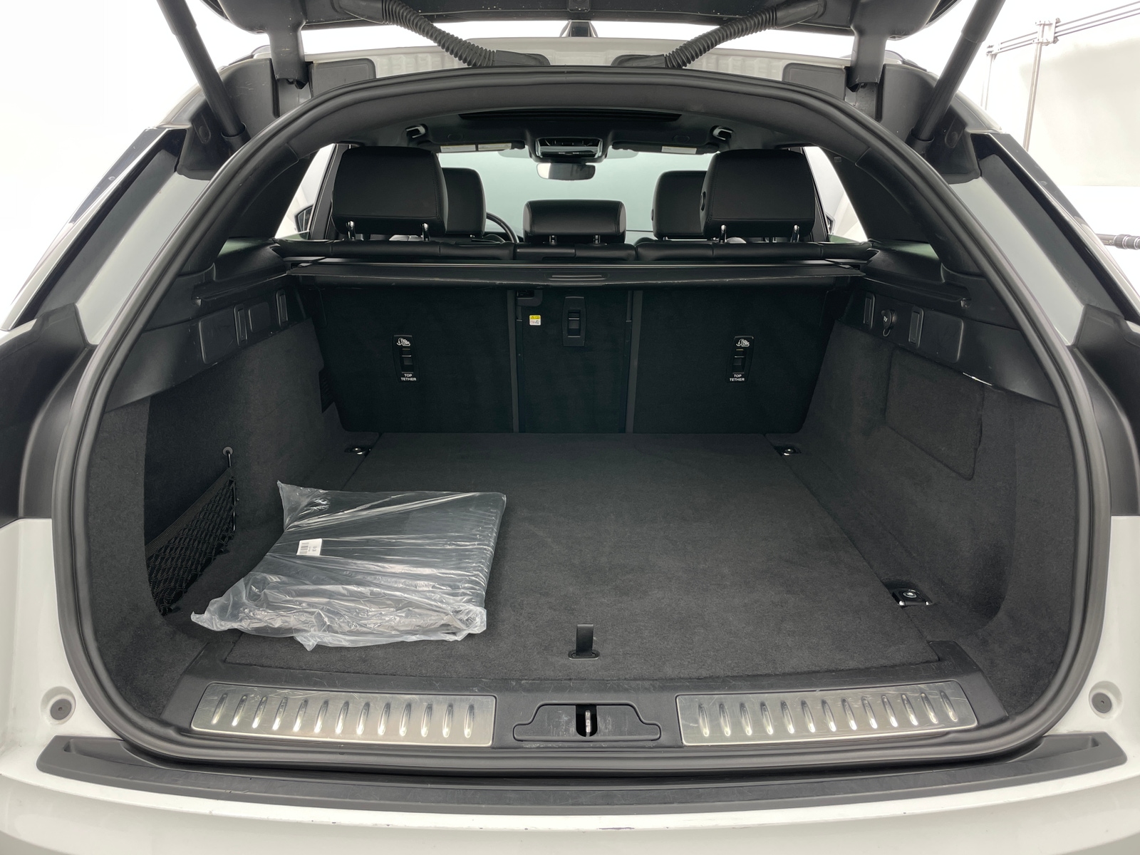 Thumbnail: 2025 Land Rover Range Rover Velar - 6