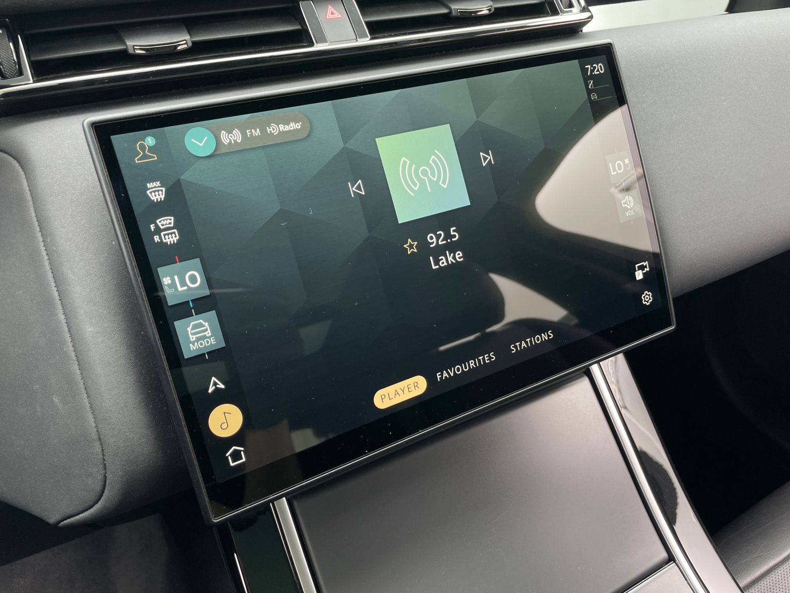 Thumbnail: 2025 Land Rover Range Rover Velar - 3