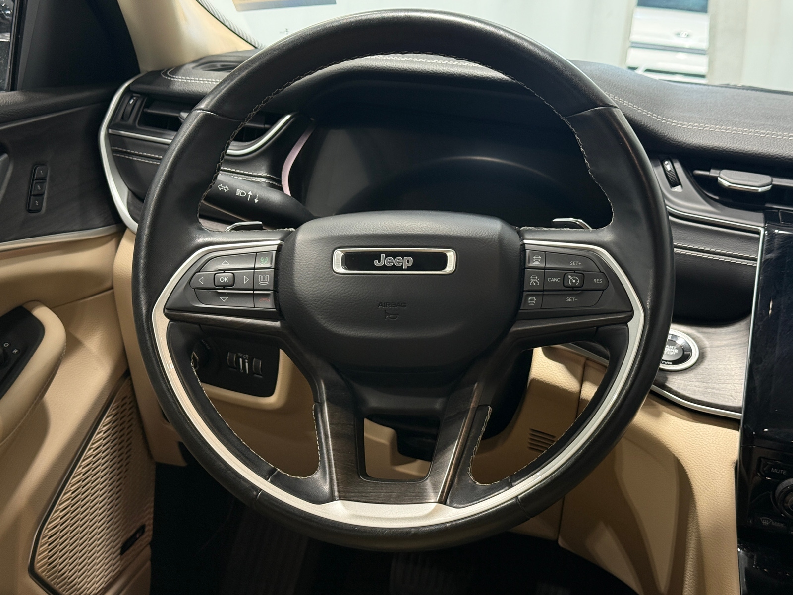 Thumbnail: 2021 Jeep Grand Cherokee L - 4