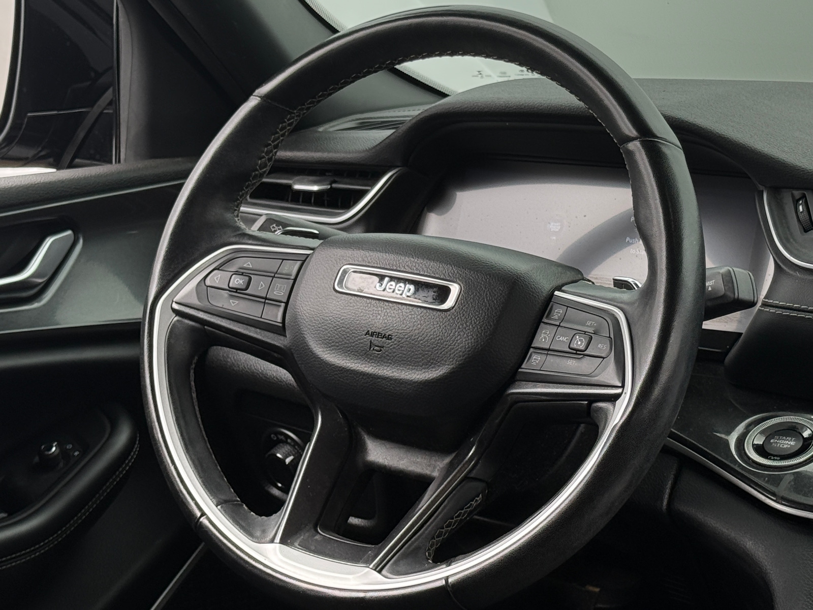 Thumbnail: 2022 Jeep Grand Cherokee L - 4