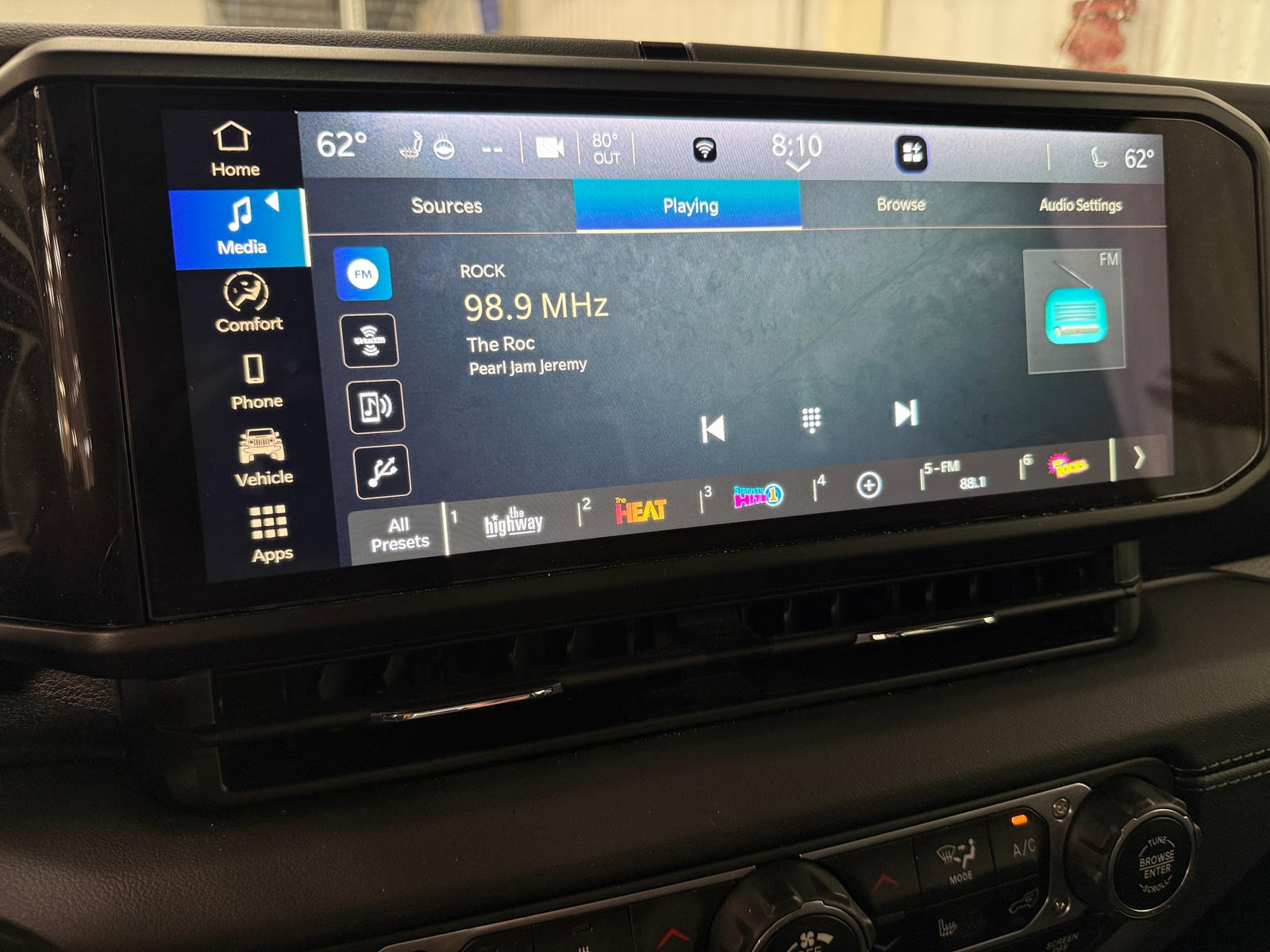 Thumbnail: 2024 Jeep Gladiator - 3