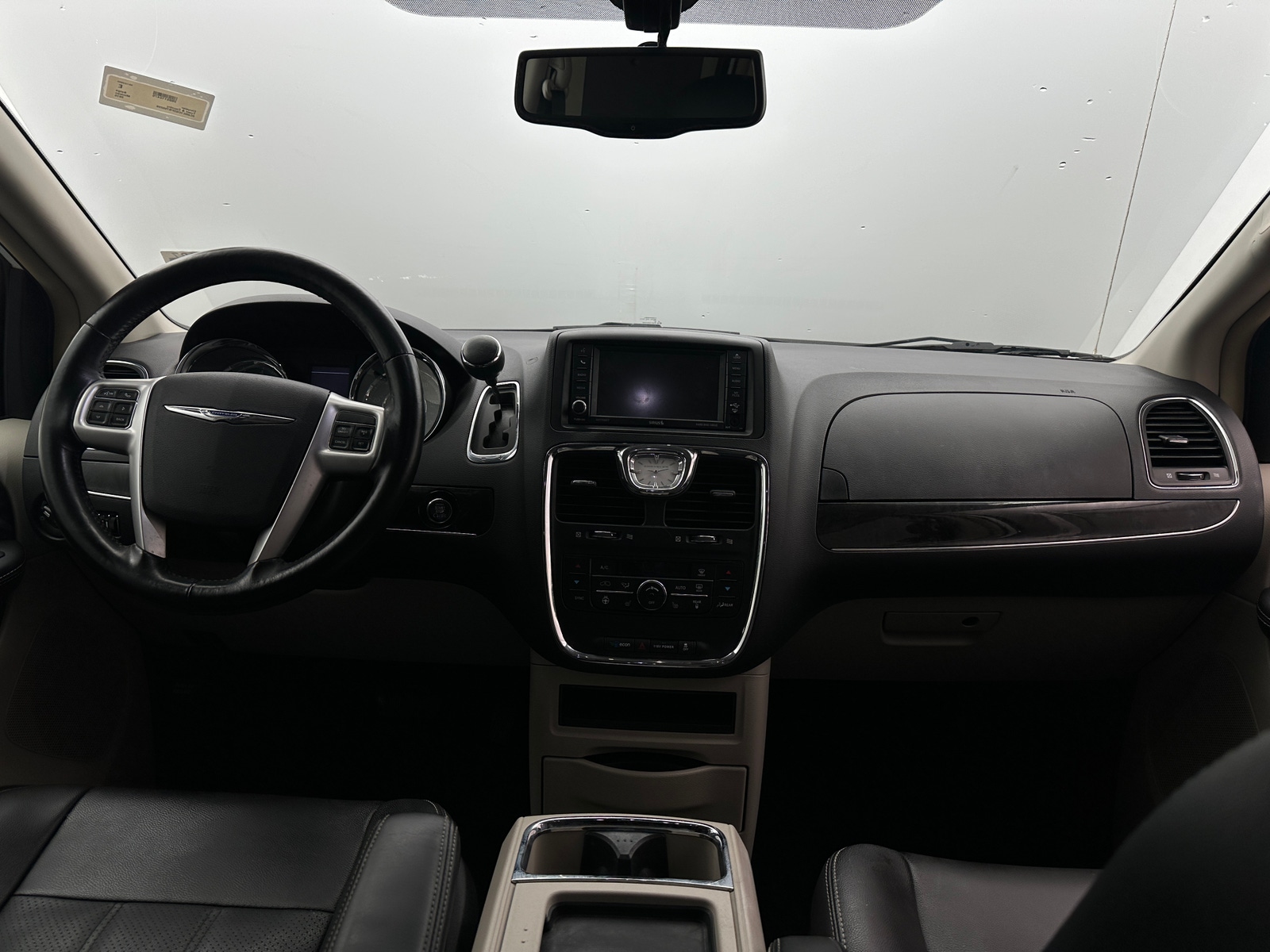 Thumbnail: 2015 Chrysler Town & Country - 2