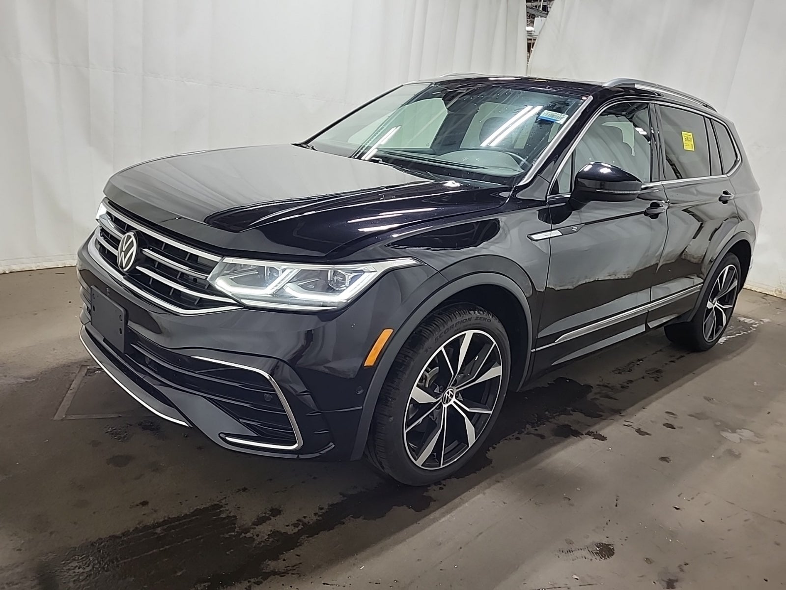 2023 Volkswagen Tiguan SEL R-Line