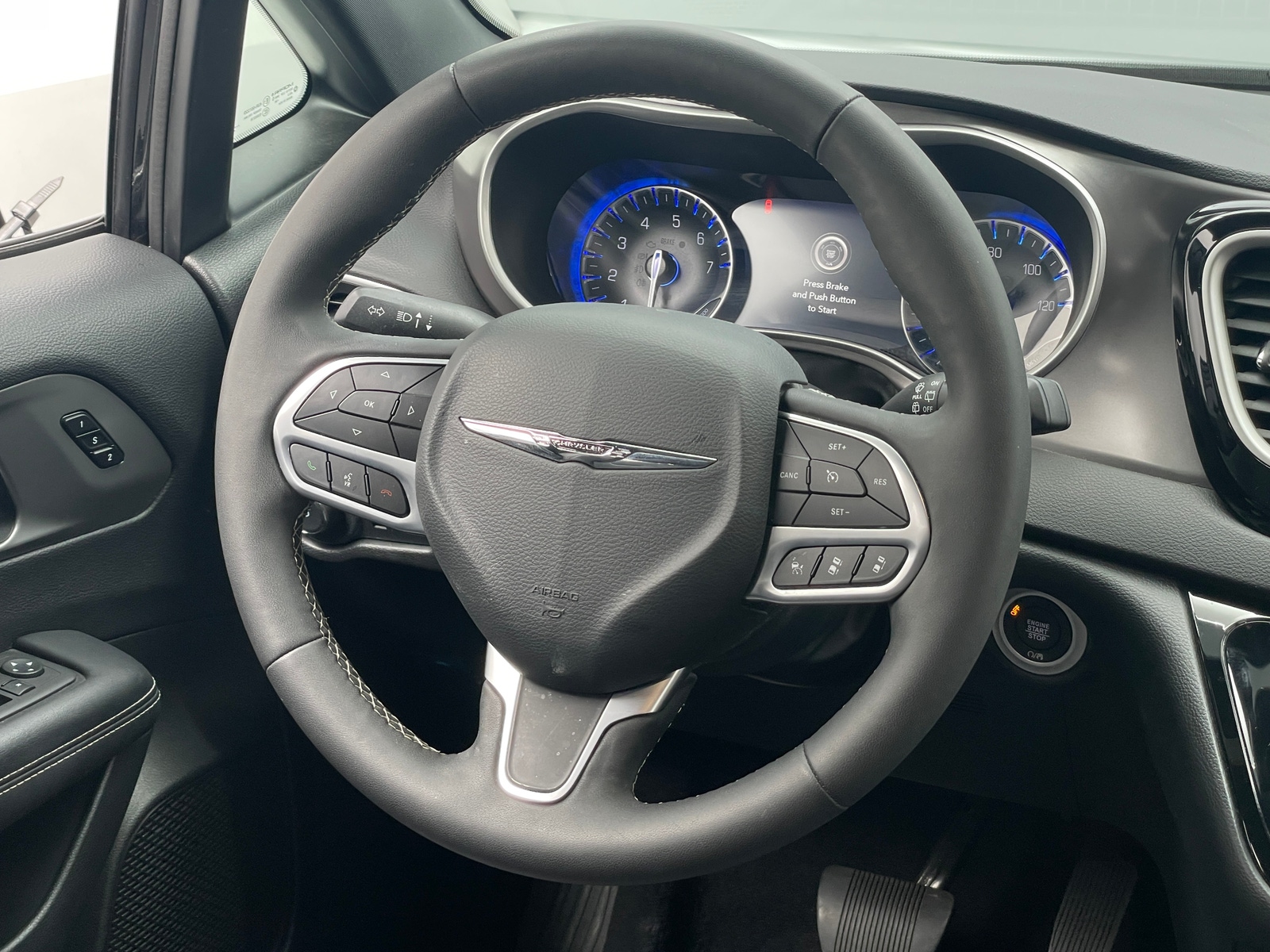 Thumbnail: 2025 Chrysler Pacifica - 4