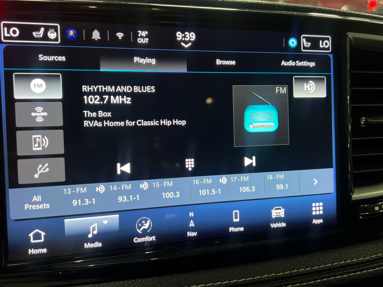 Thumbnail: 2024 Chrysler Pacifica - 3