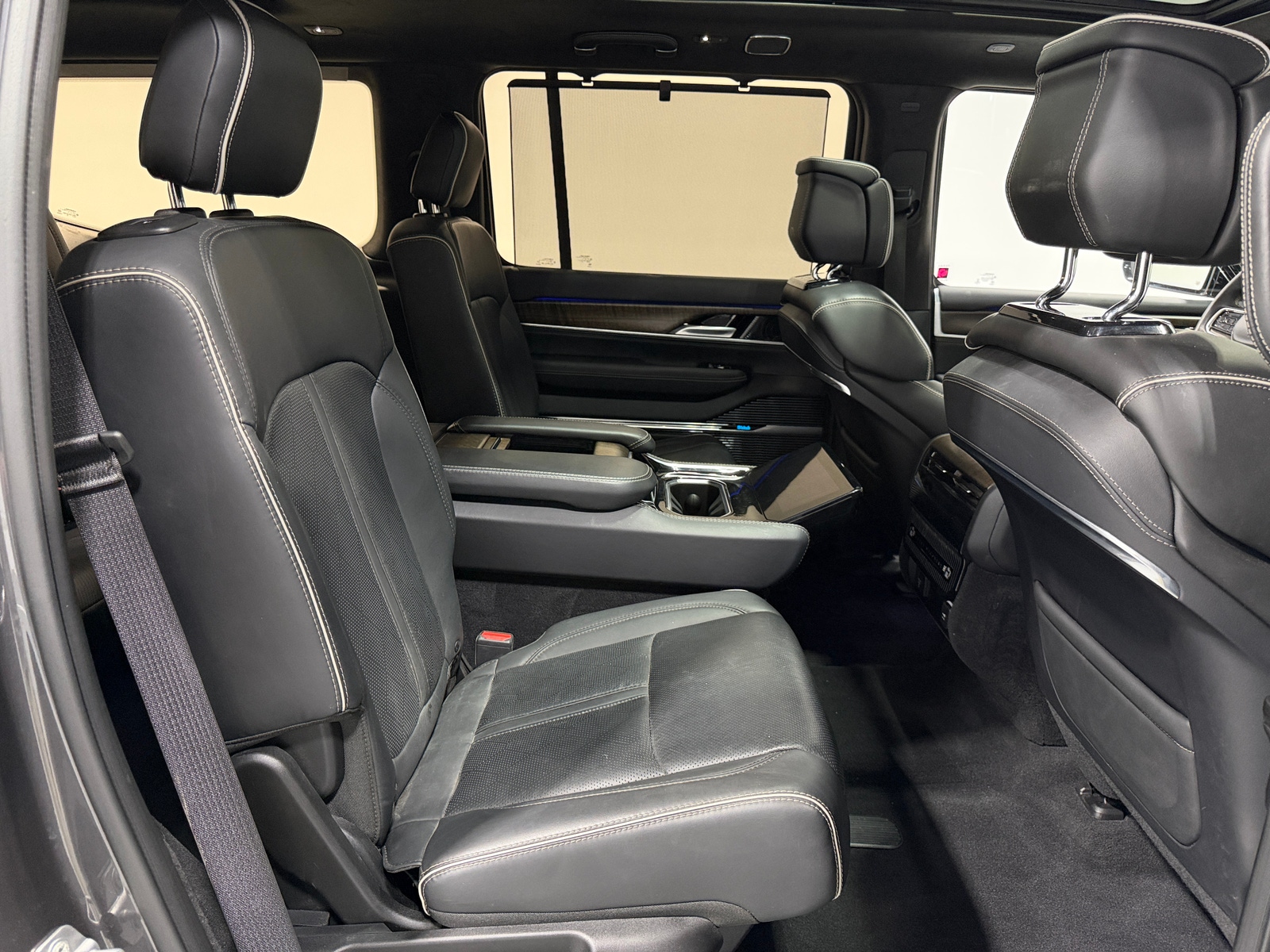 Thumbnail: 2023 Jeep Grand Wagoneer - 5