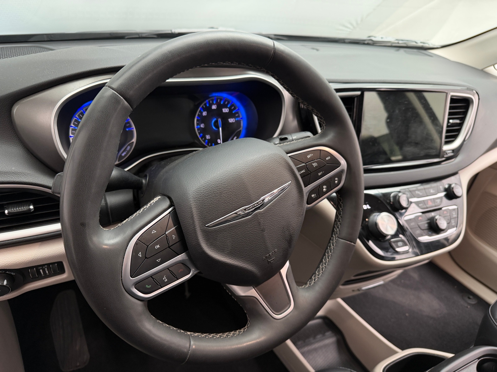 Thumbnail: 2024 Chrysler Pacifica - 4