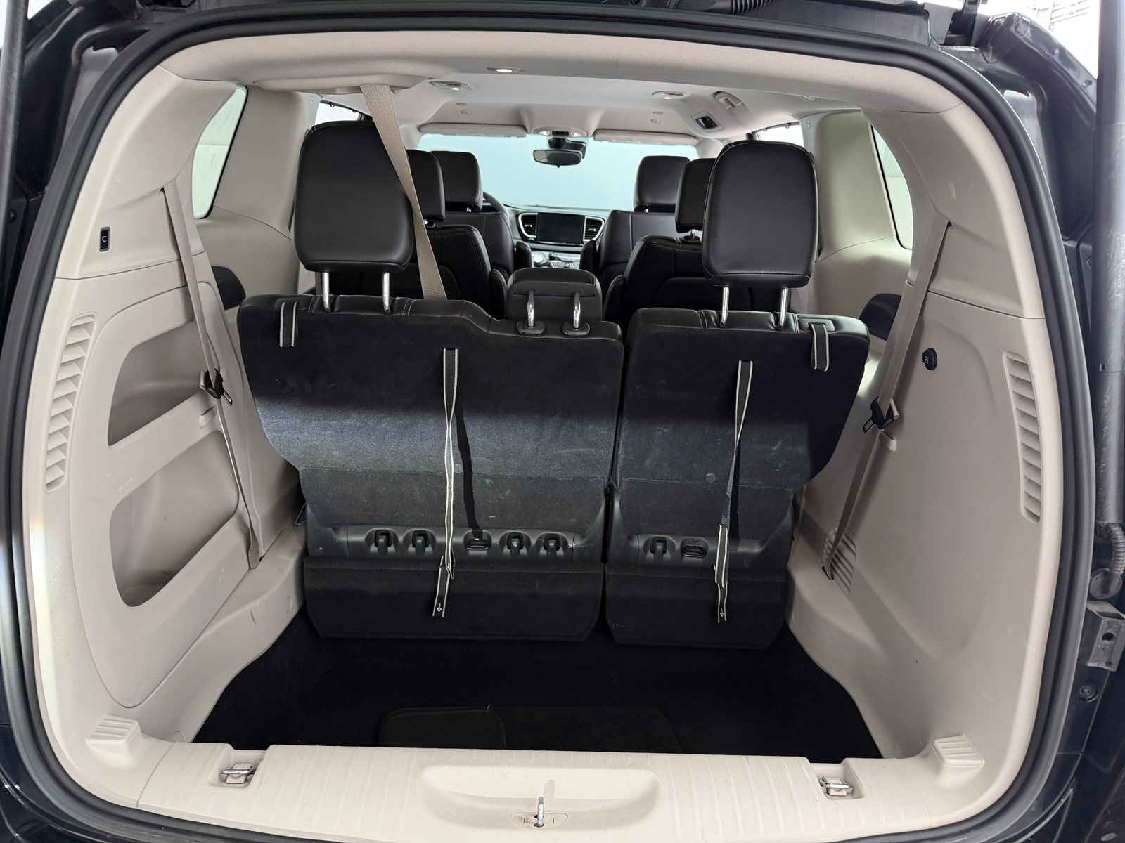 Thumbnail: 2024 Chrysler Pacifica - 6
