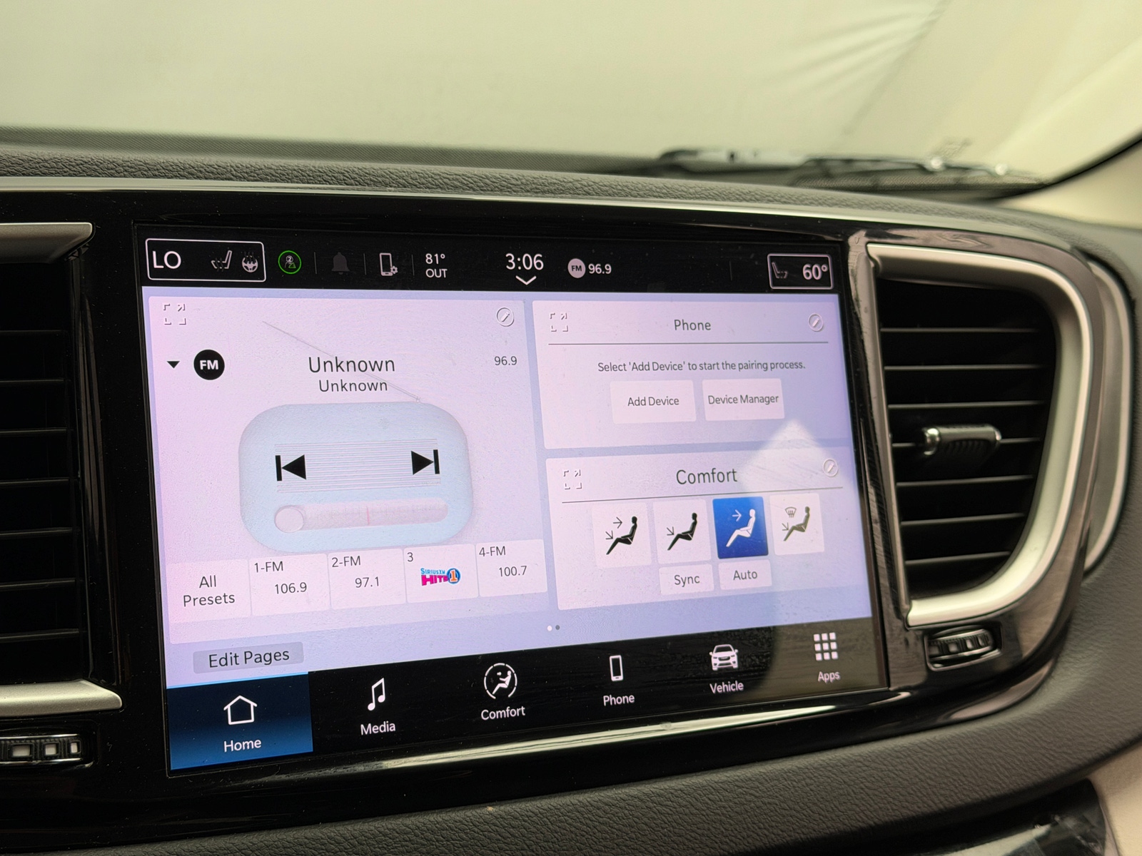 Thumbnail: 2024 Chrysler Pacifica - 3