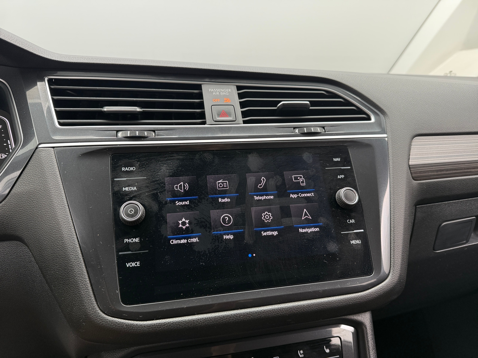 Thumbnail: 2024 Volkswagen Tiguan - 3