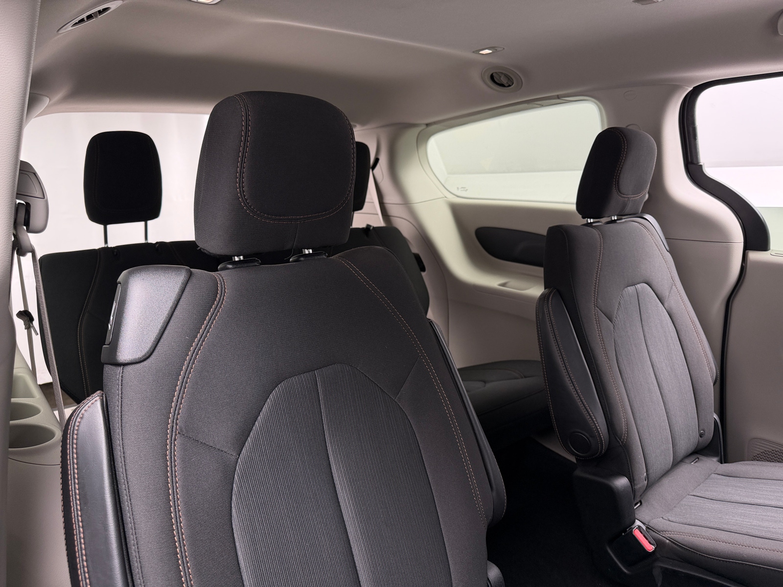 Thumbnail: 2018 Chrysler Pacifica - 6