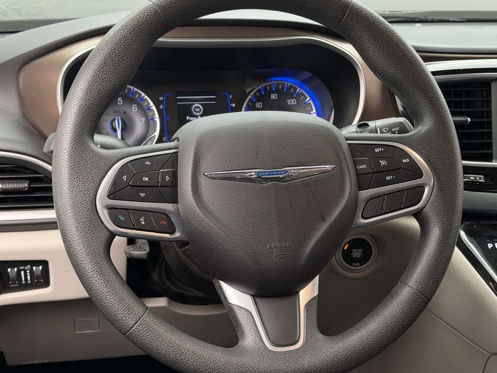 Thumbnail: 2018 Chrysler Pacifica - 5