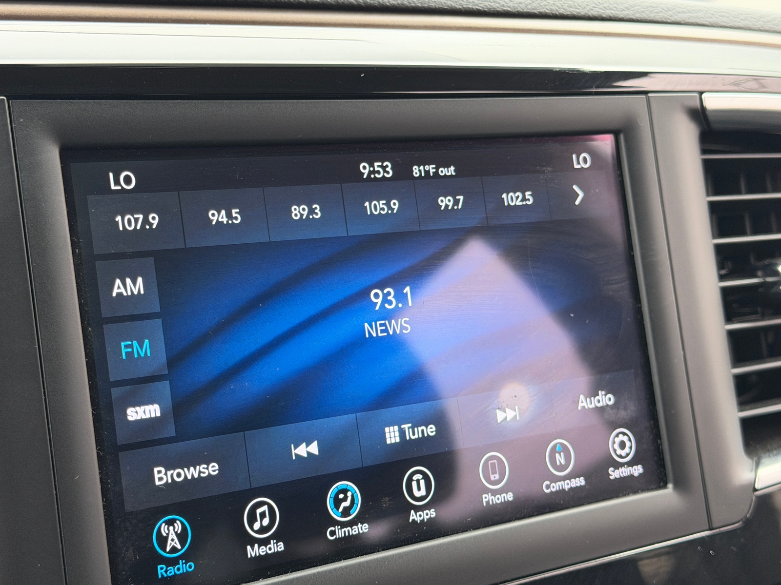Thumbnail: 2018 Chrysler Pacifica - 4