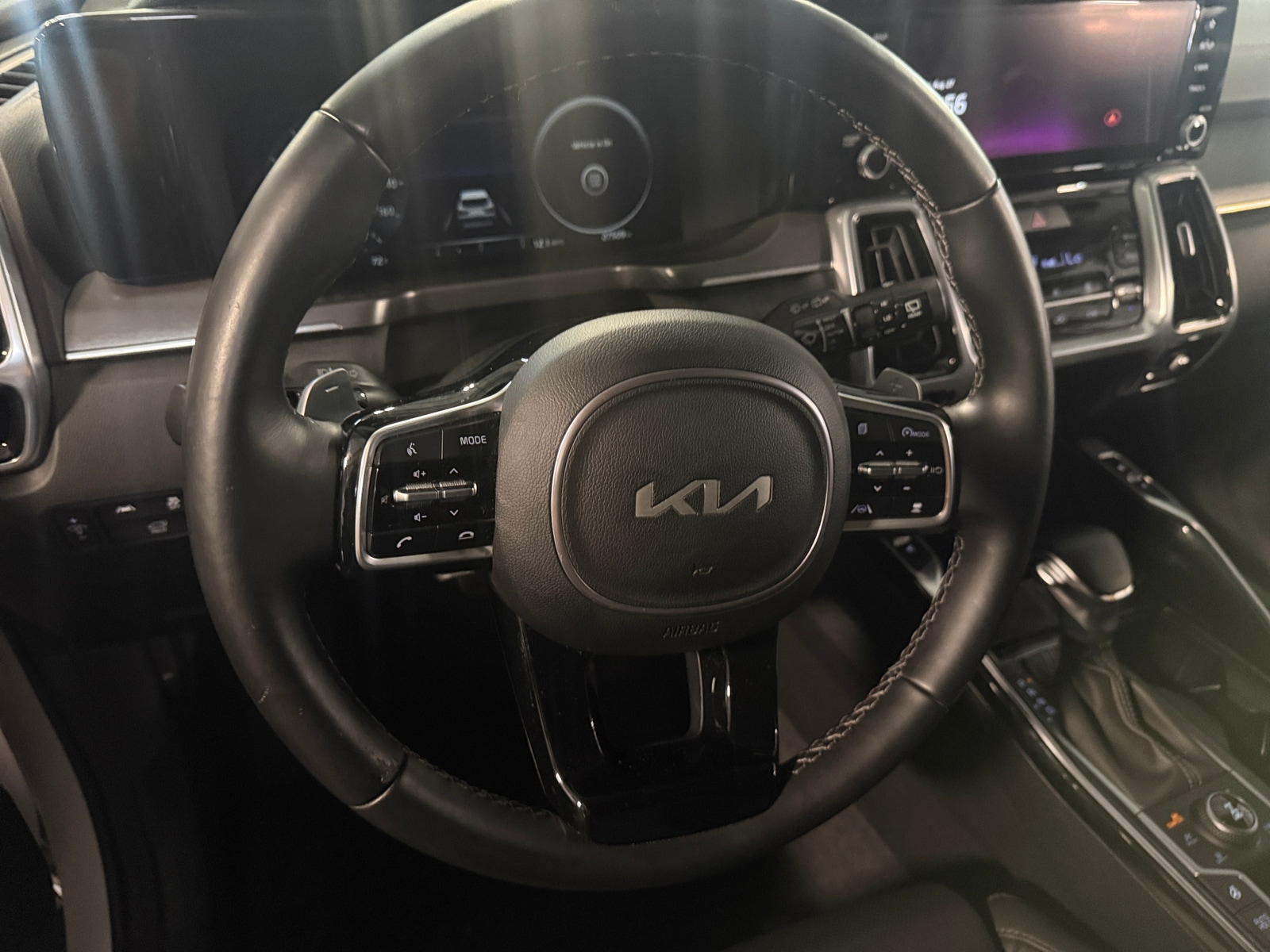Thumbnail: 2023 Kia Sorento - 4