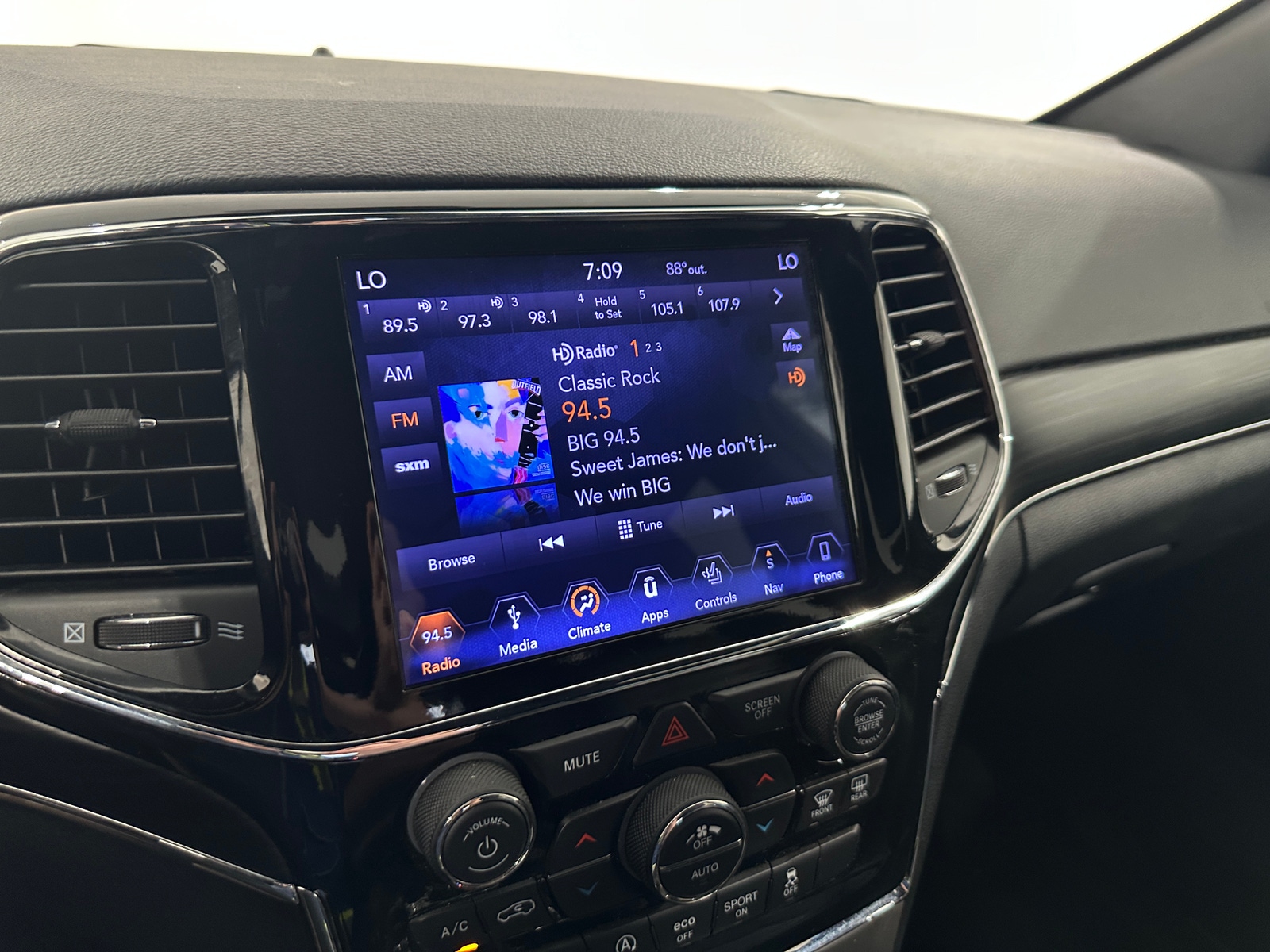 Thumbnail: 2019 Jeep Grand Cherokee - 3