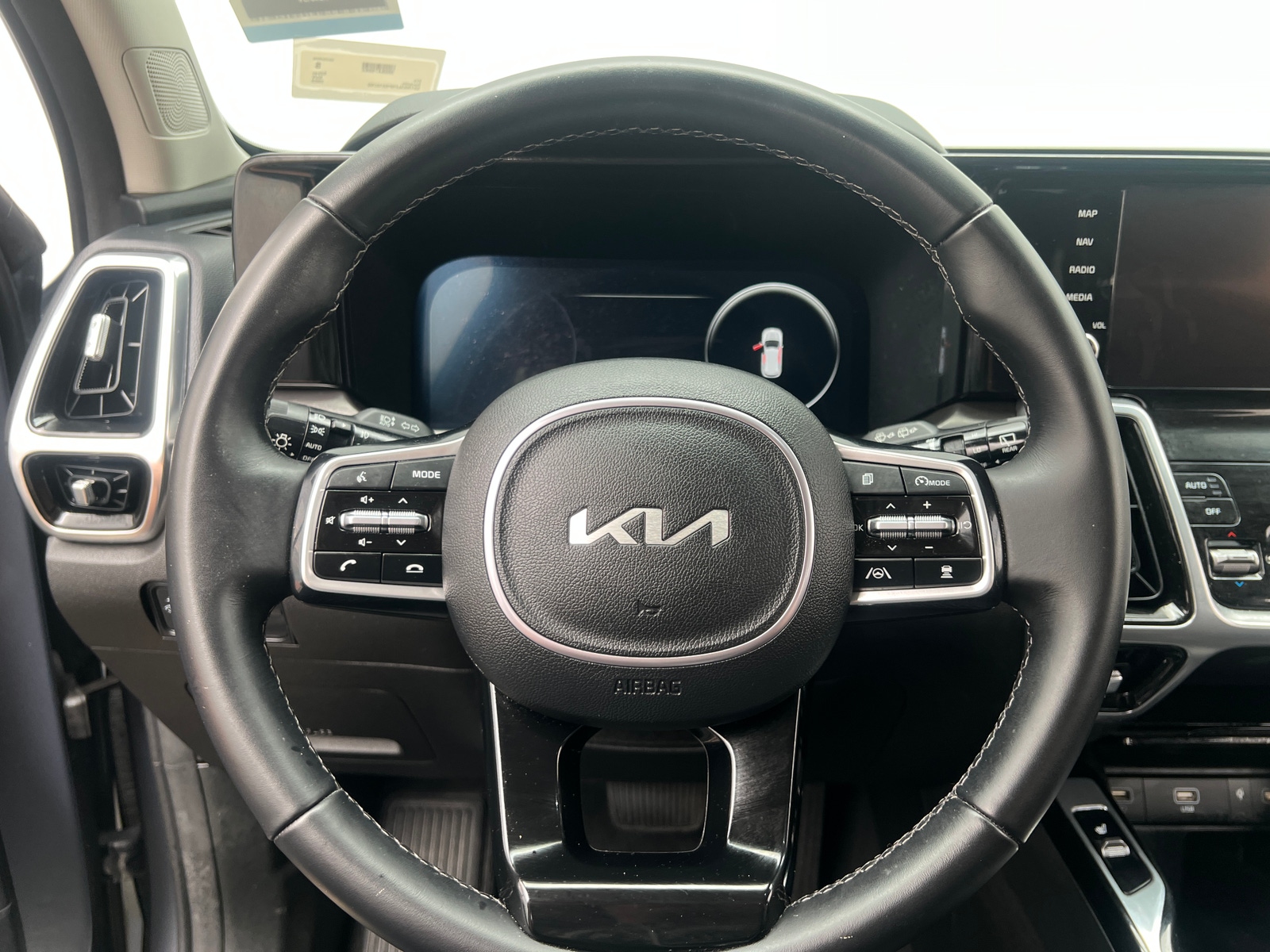 Thumbnail: 2023 Kia Sorento - 4