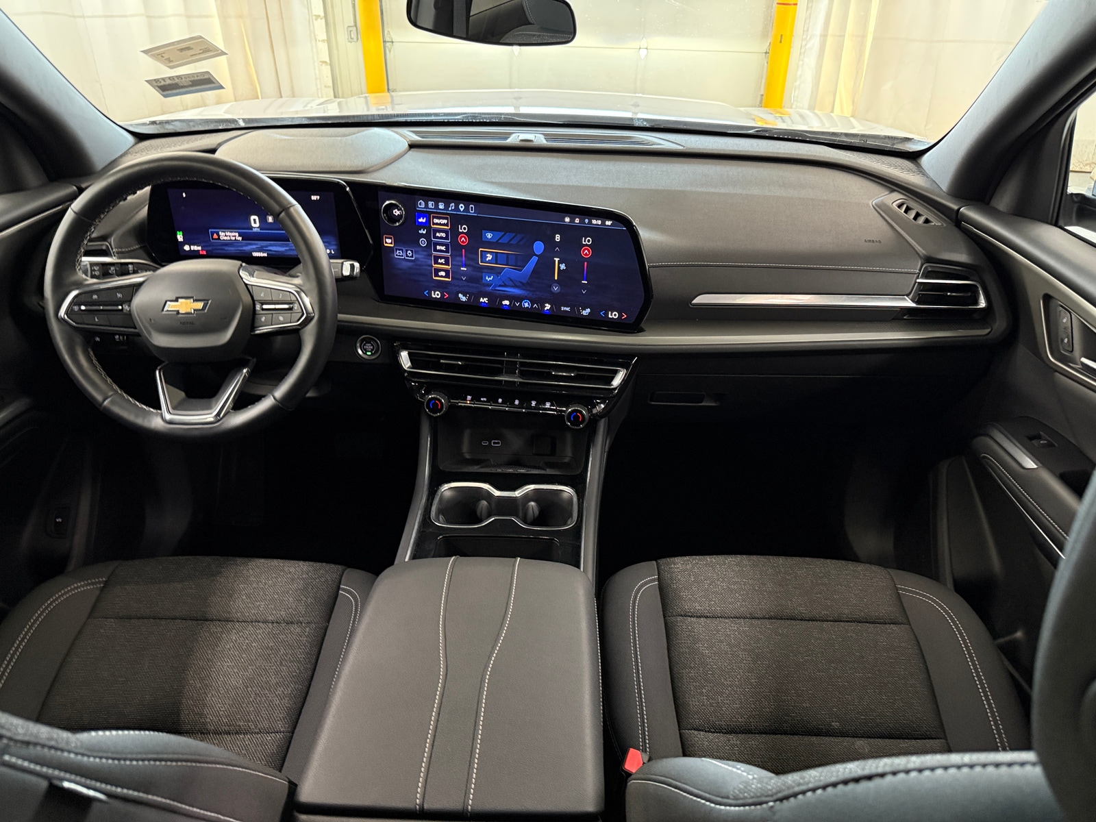 Thumbnail: 2025 Chevrolet Traverse - 3