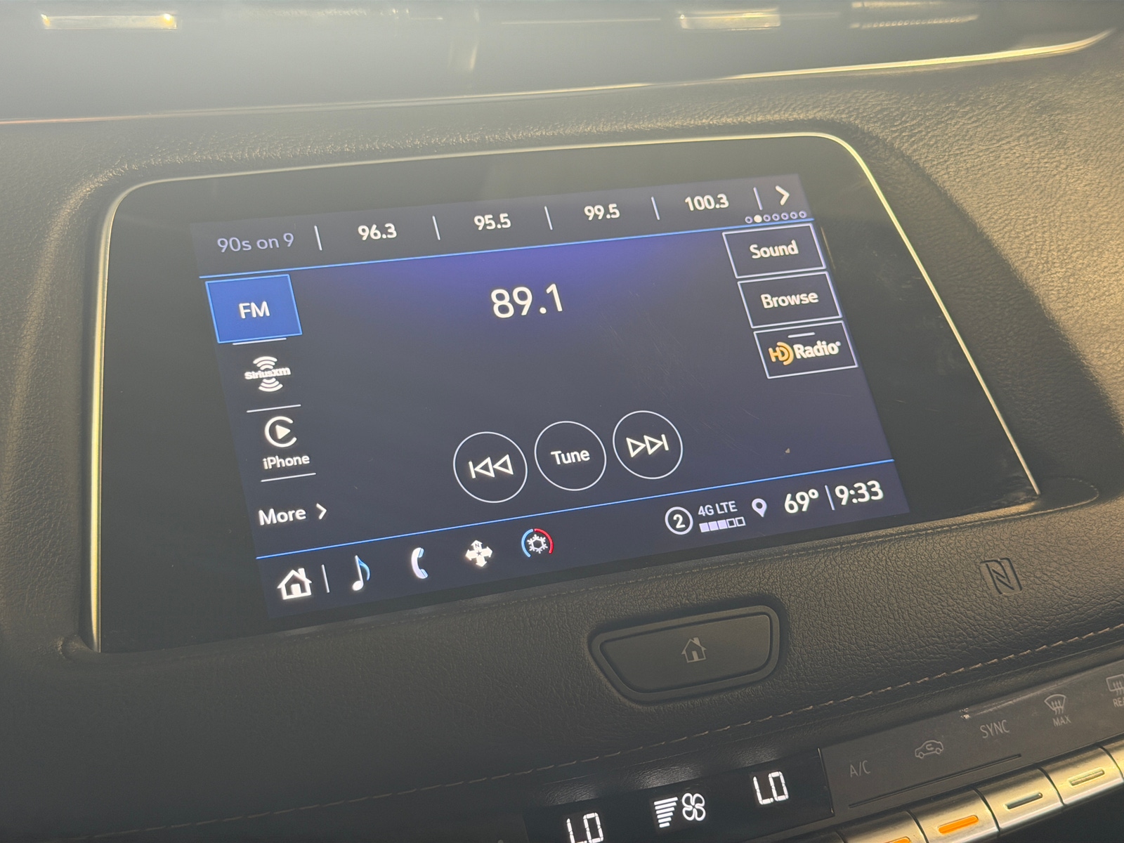 Thumbnail: 2021 Cadillac XT4 - 3