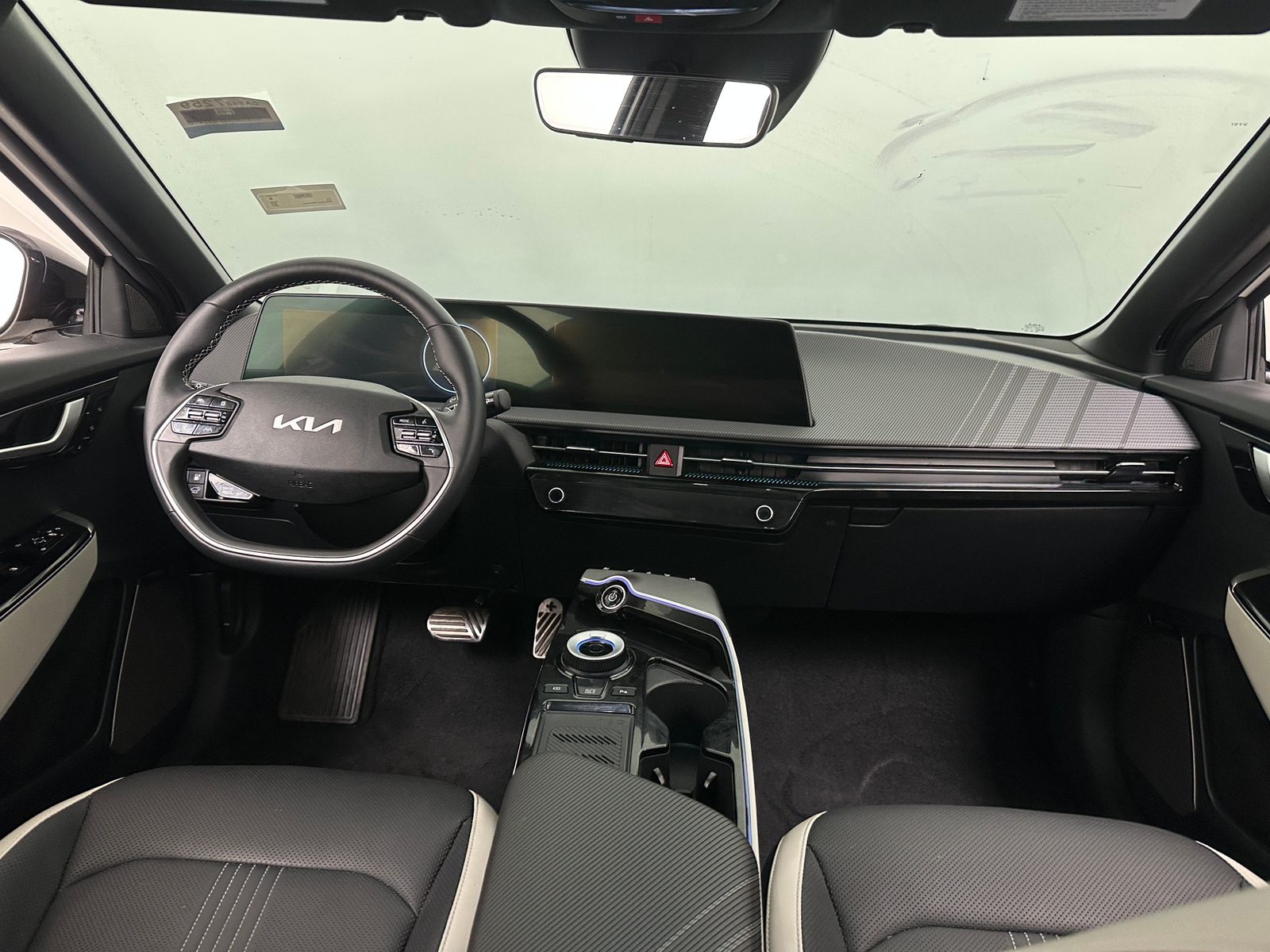 Thumbnail: 2024 Kia EV6 - 2