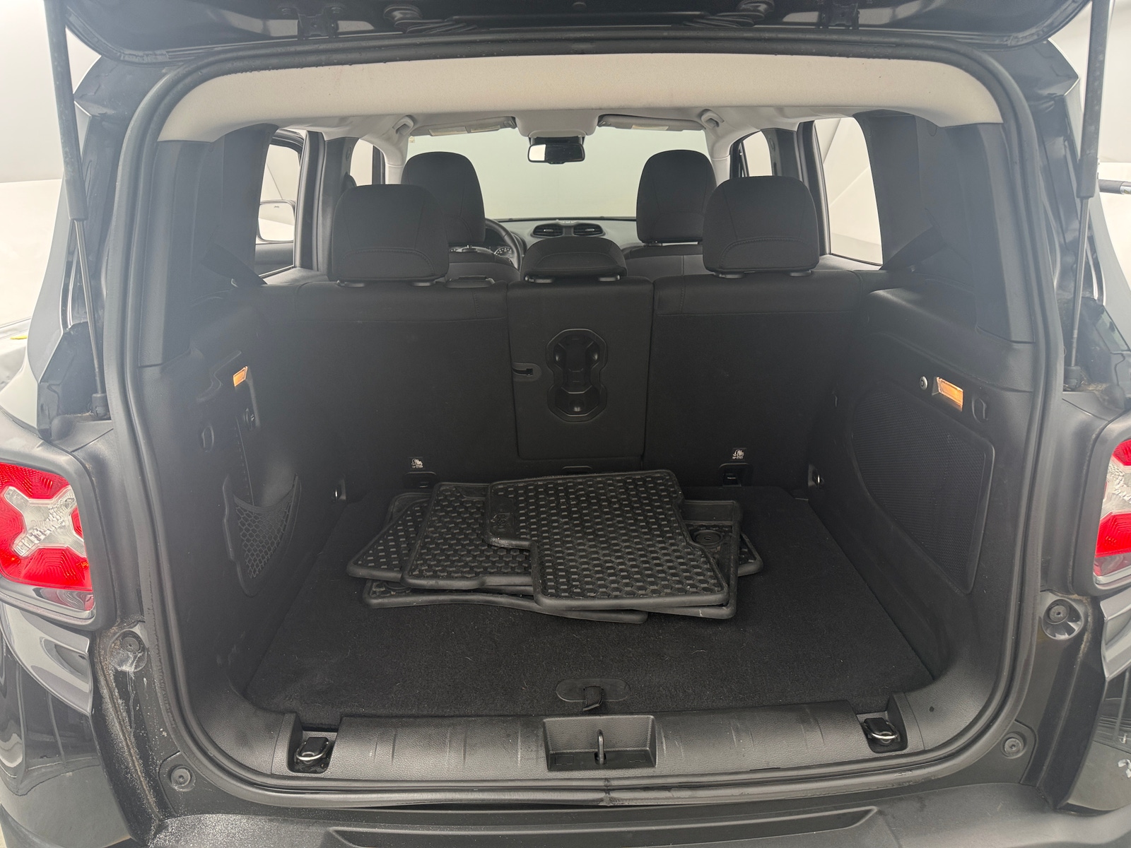Thumbnail: 2016 Jeep Renegade - 7