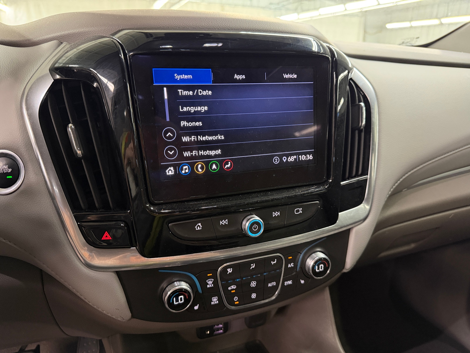 Thumbnail: 2020 Chevrolet Traverse - 3