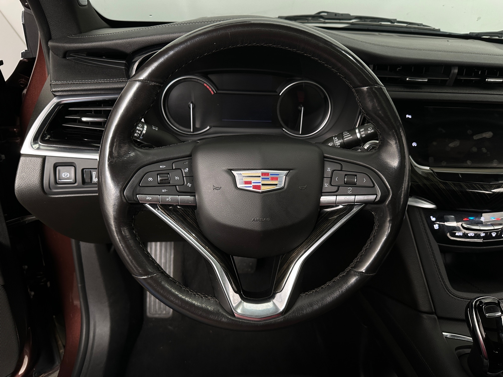 Thumbnail: 2023 Cadillac XT6 - 4