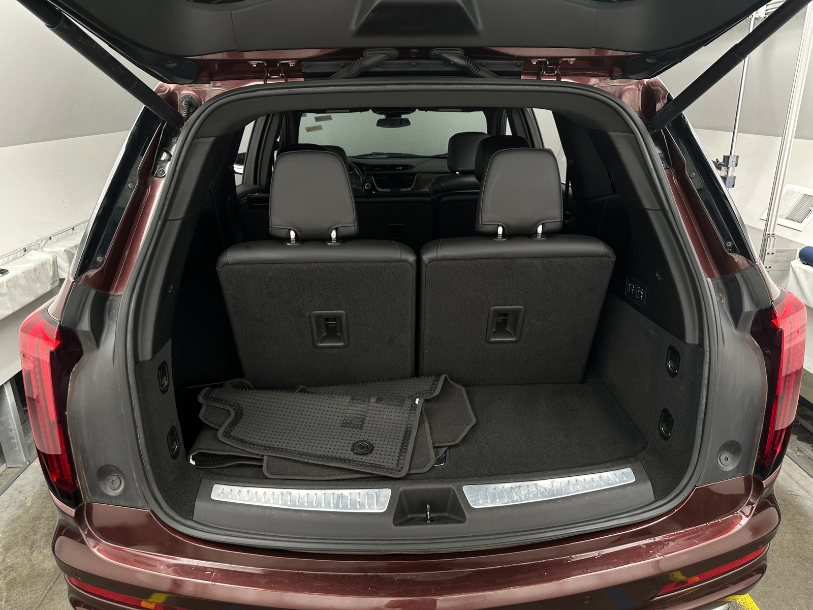 Thumbnail: 2023 Cadillac XT6 - 6