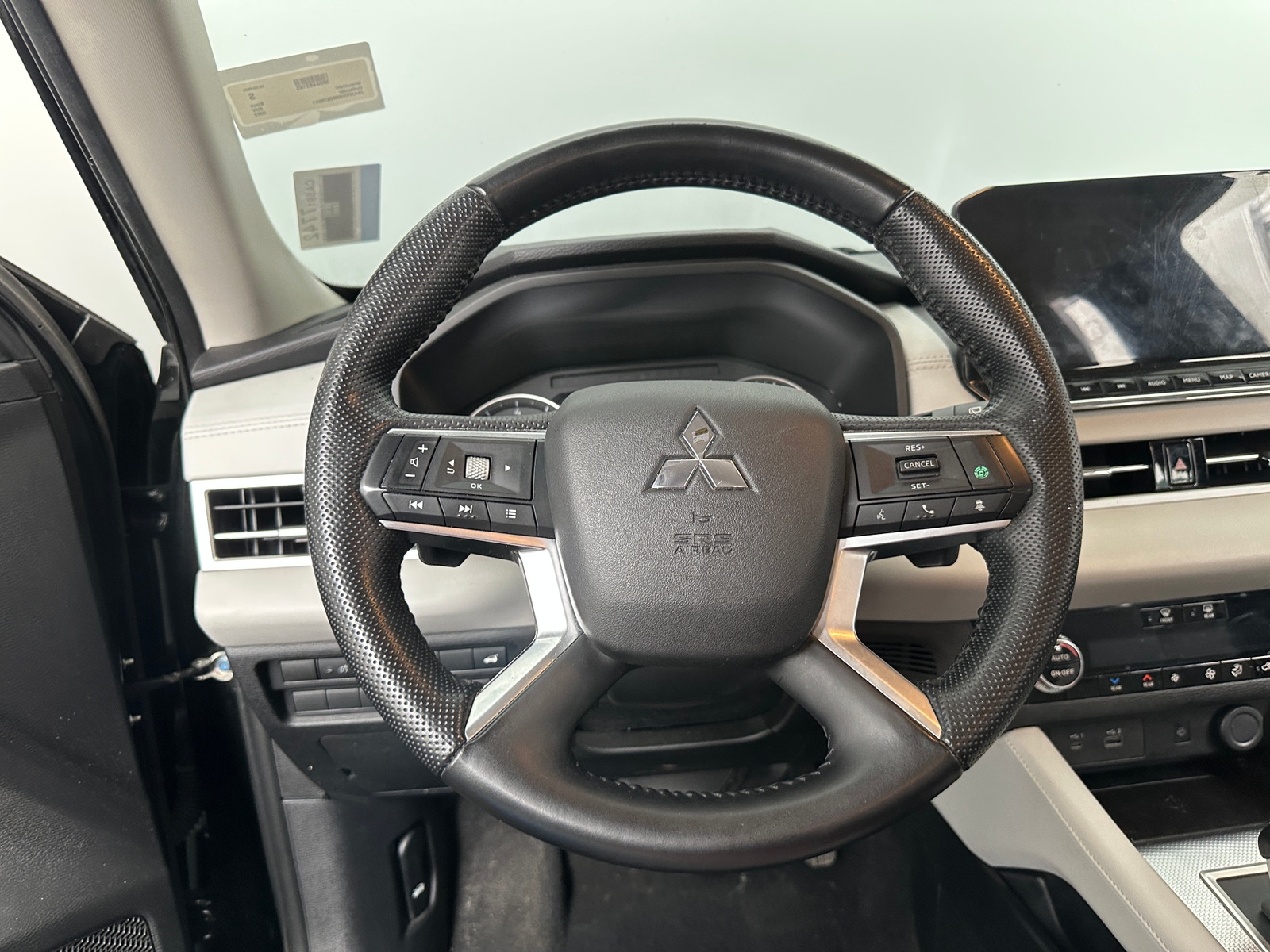 Thumbnail: 2022 Mitsubishi Outlander - 4