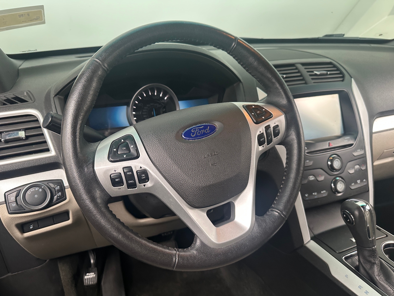 Thumbnail: 2015 Ford Explorer - 4