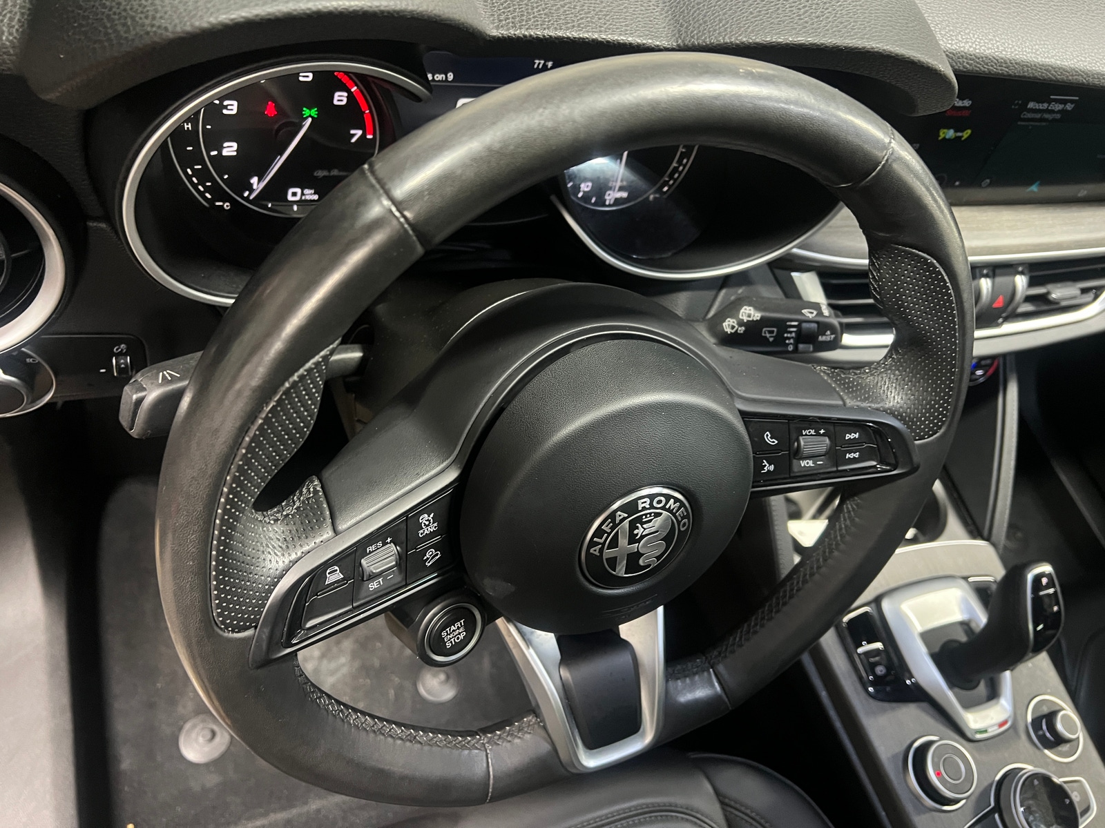 Thumbnail: 2023 Alfa Romeo Stelvio - 4