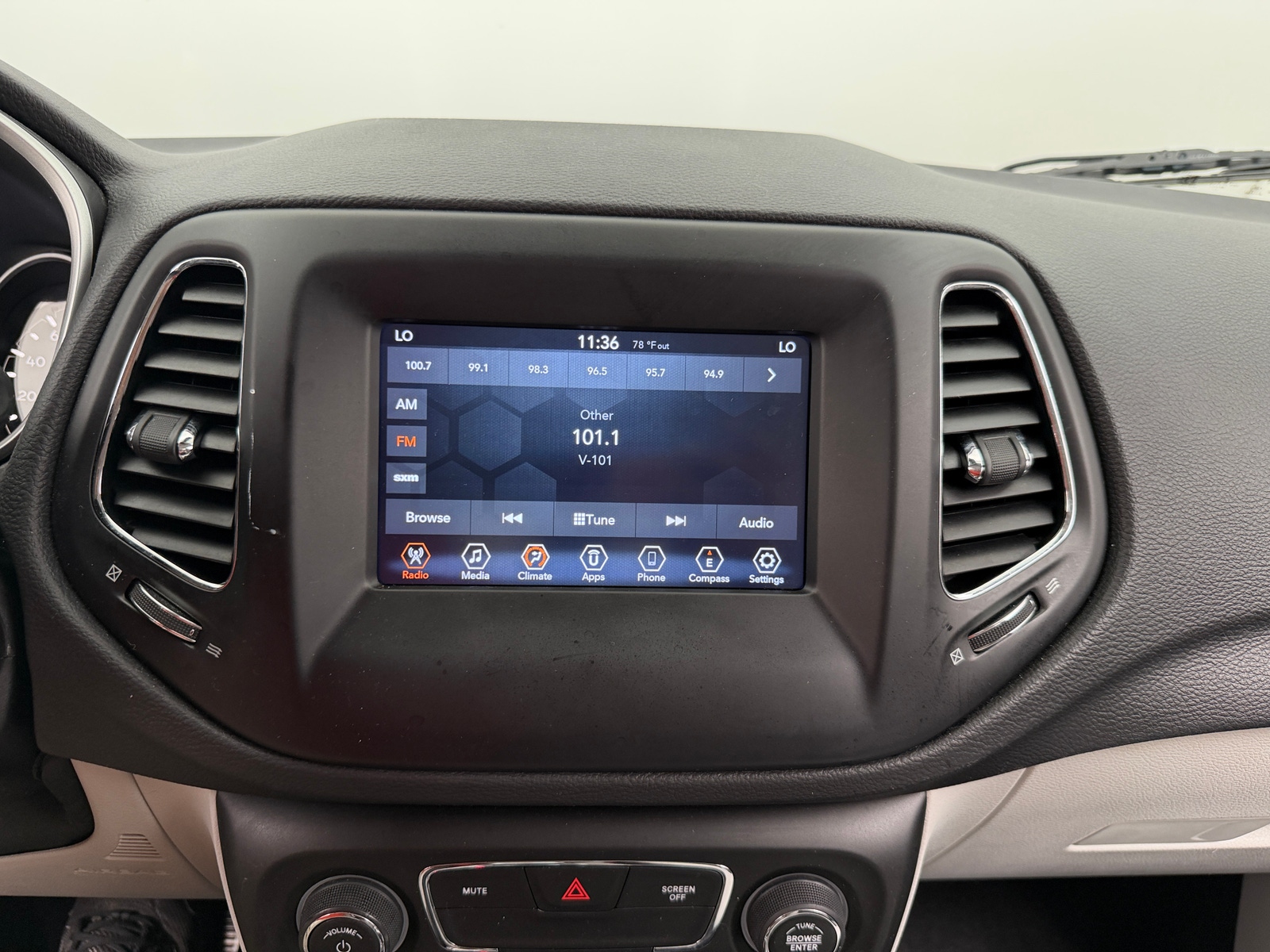 Thumbnail: 2021 Jeep Compass - 4