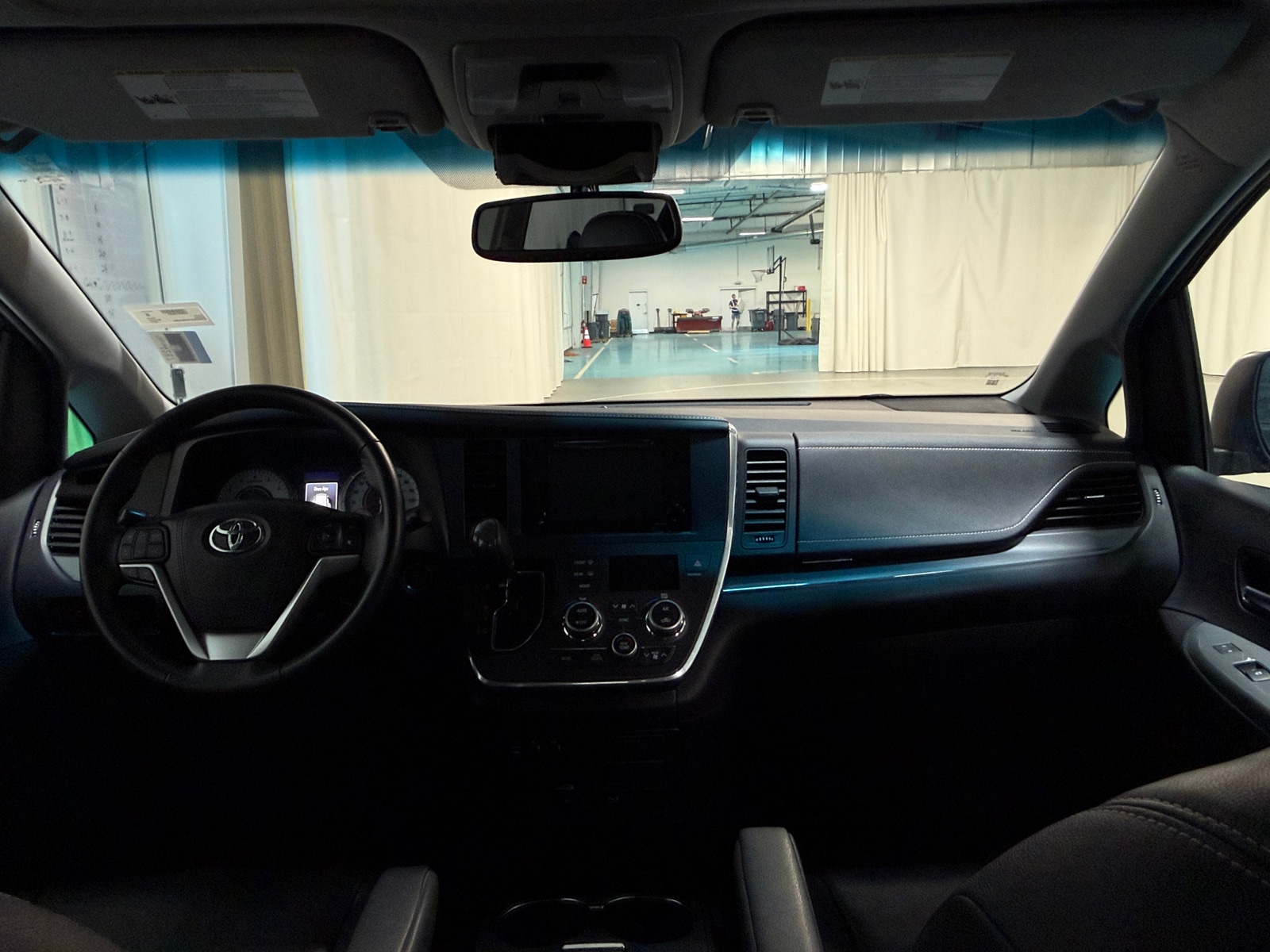 Thumbnail: 2017 Toyota Sienna - 2