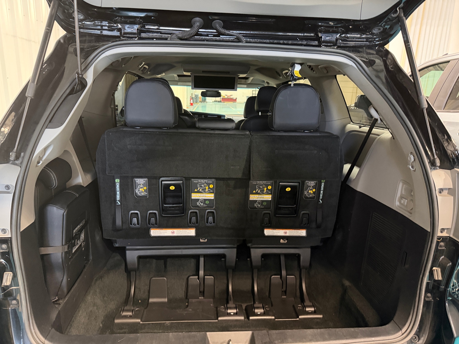 Thumbnail: 2017 Toyota Sienna - 6