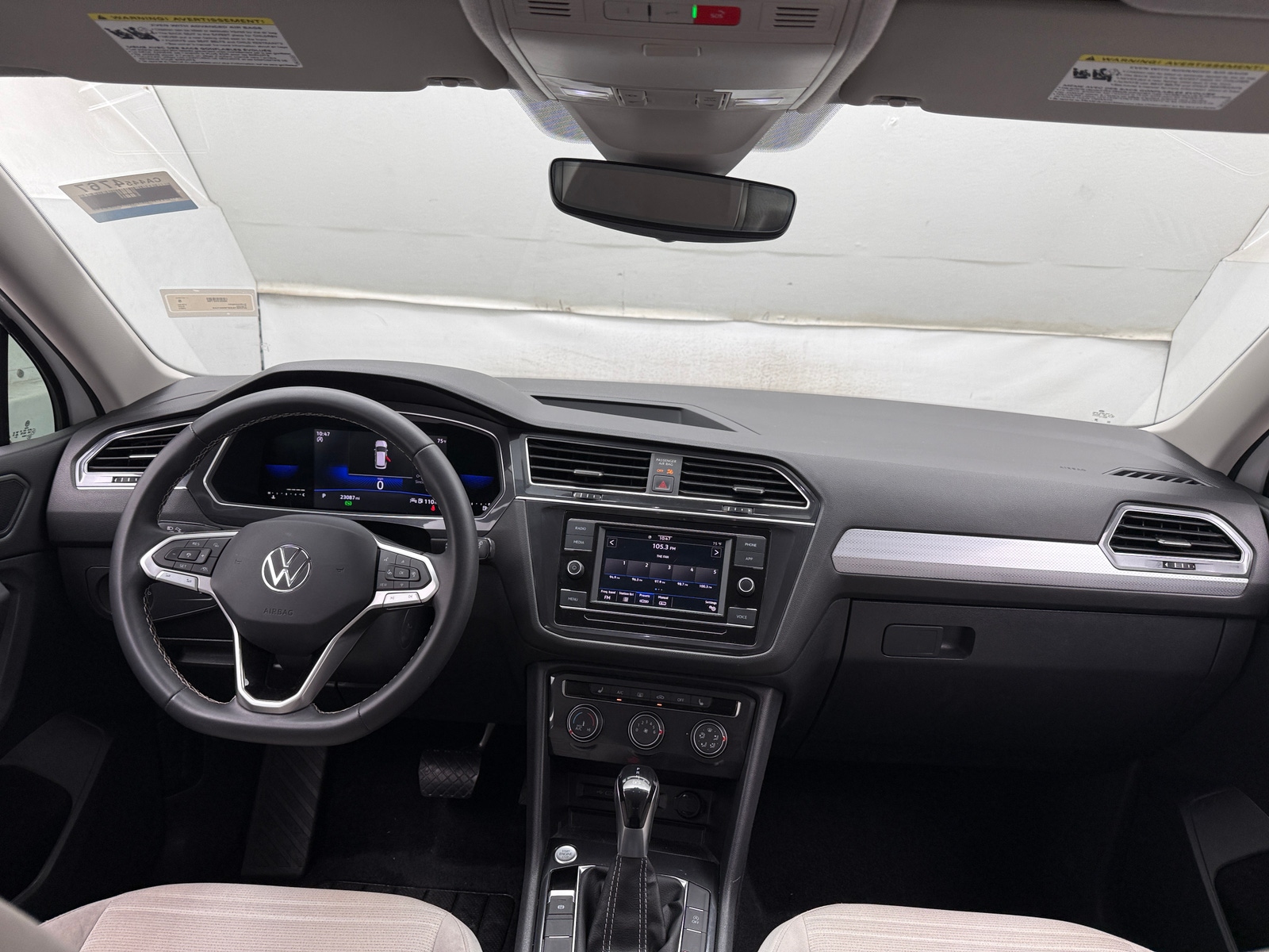 Thumbnail: 2023 Volkswagen Tiguan - 3