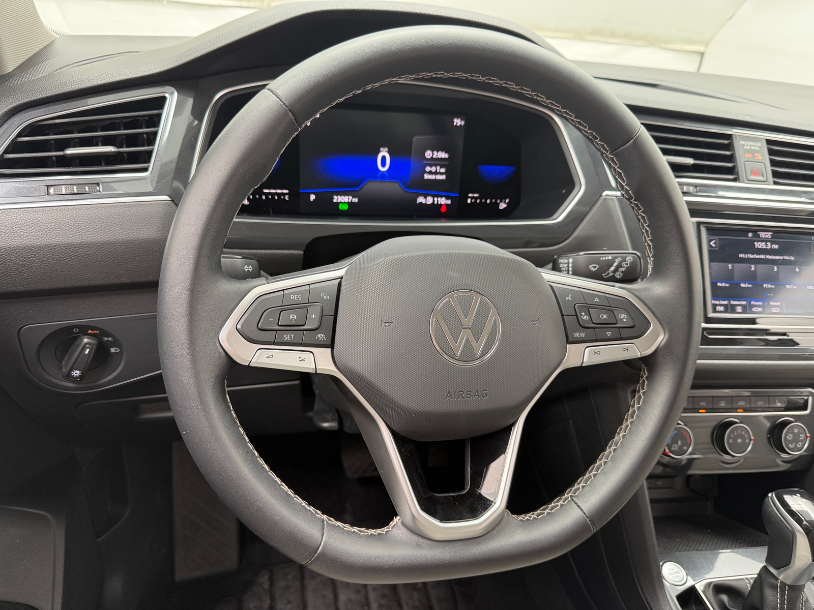 Thumbnail: 2023 Volkswagen Tiguan - 5