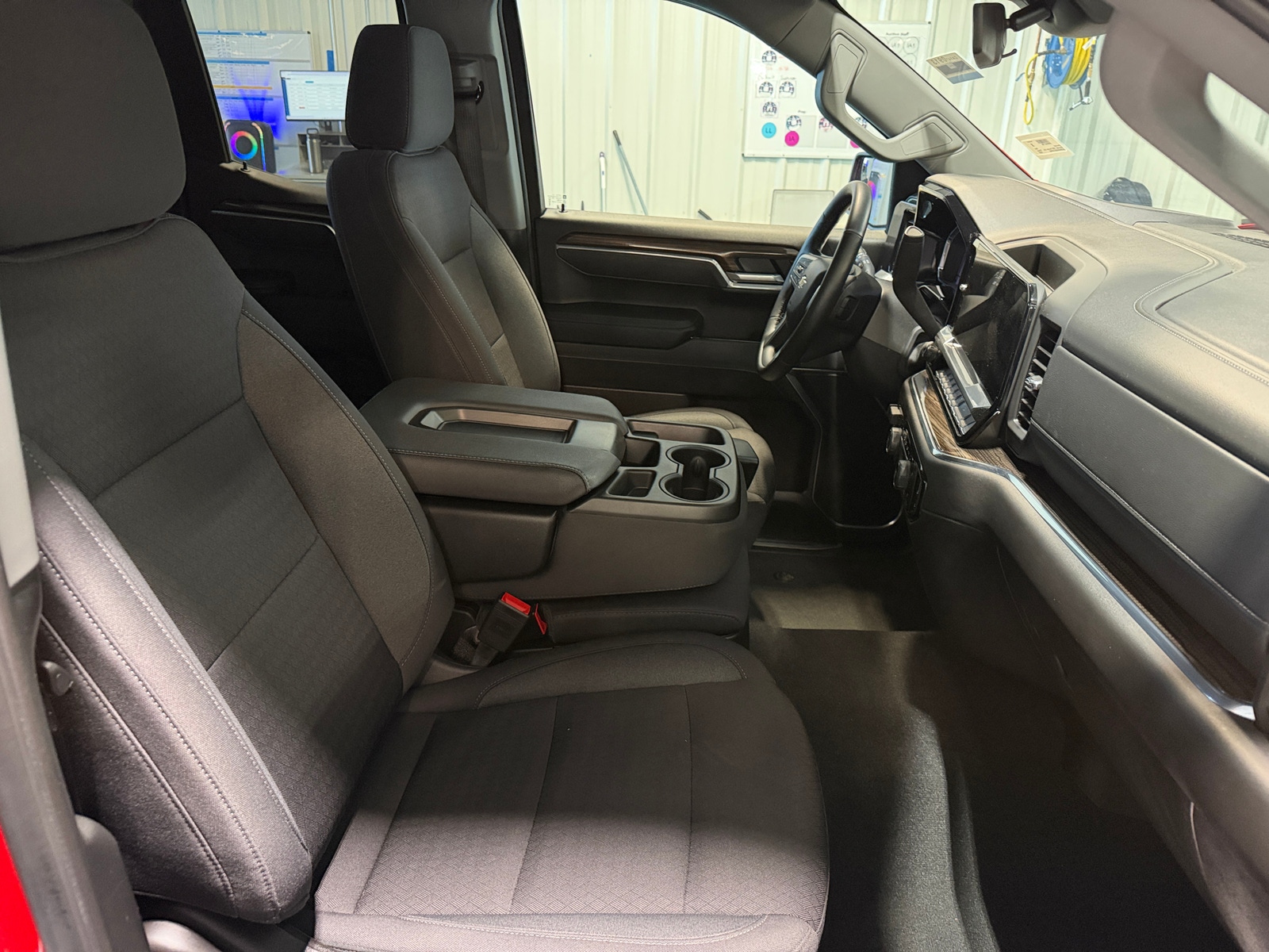 Thumbnail: 2025 Chevrolet Silverado 1500 - 2