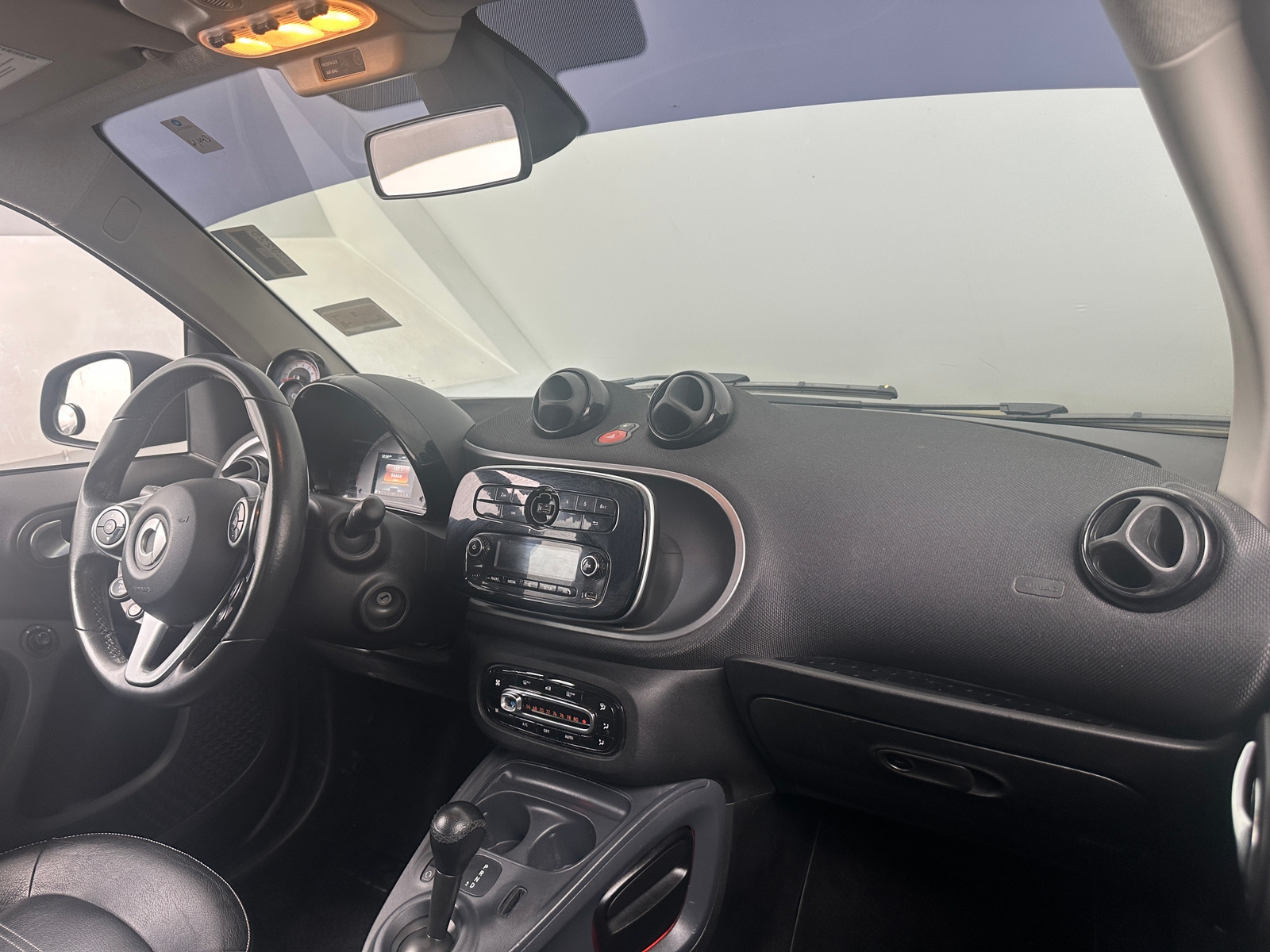 Thumbnail: 2016 smart fortwo - 2