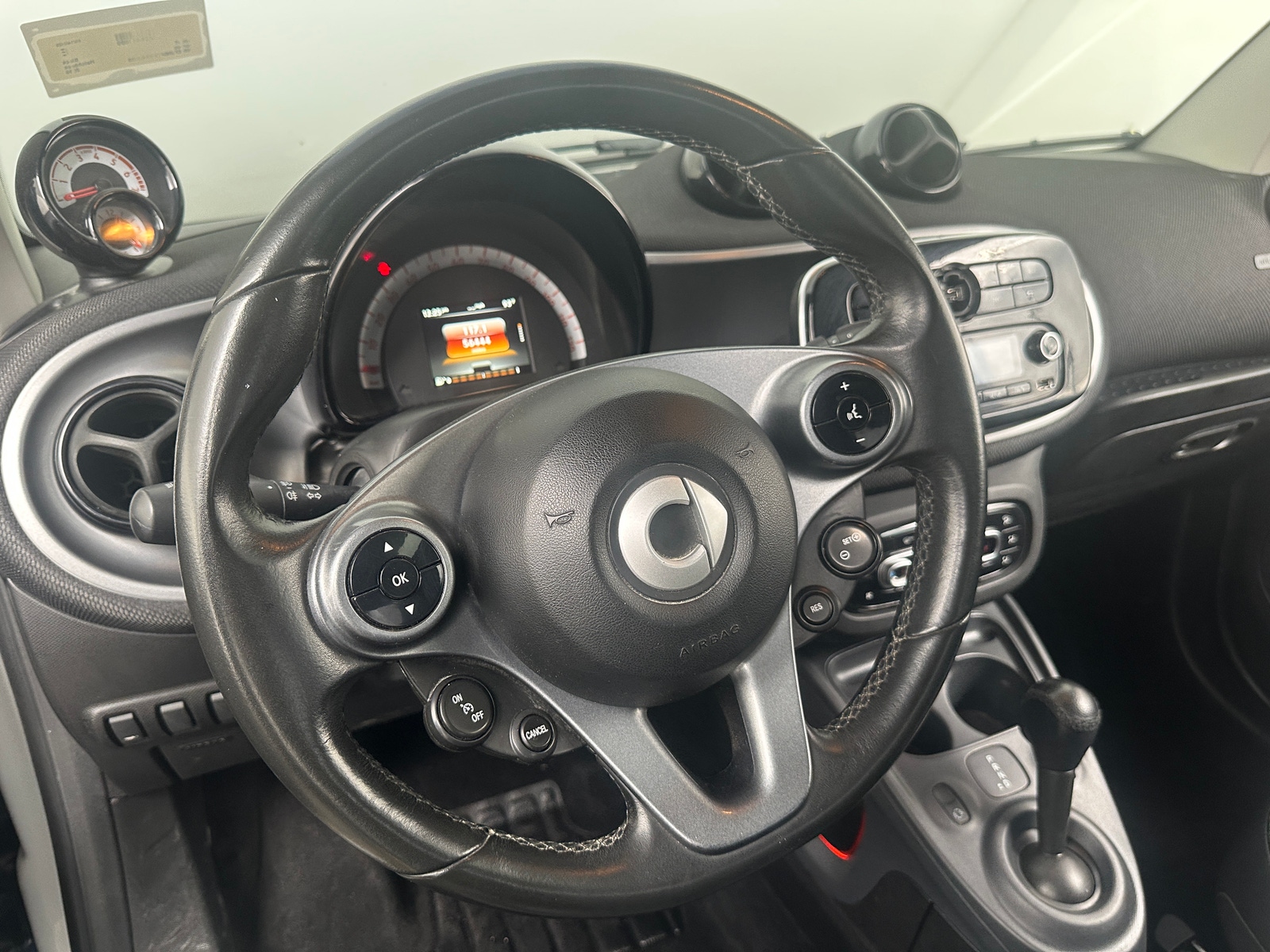 Thumbnail: 2016 smart fortwo - 4