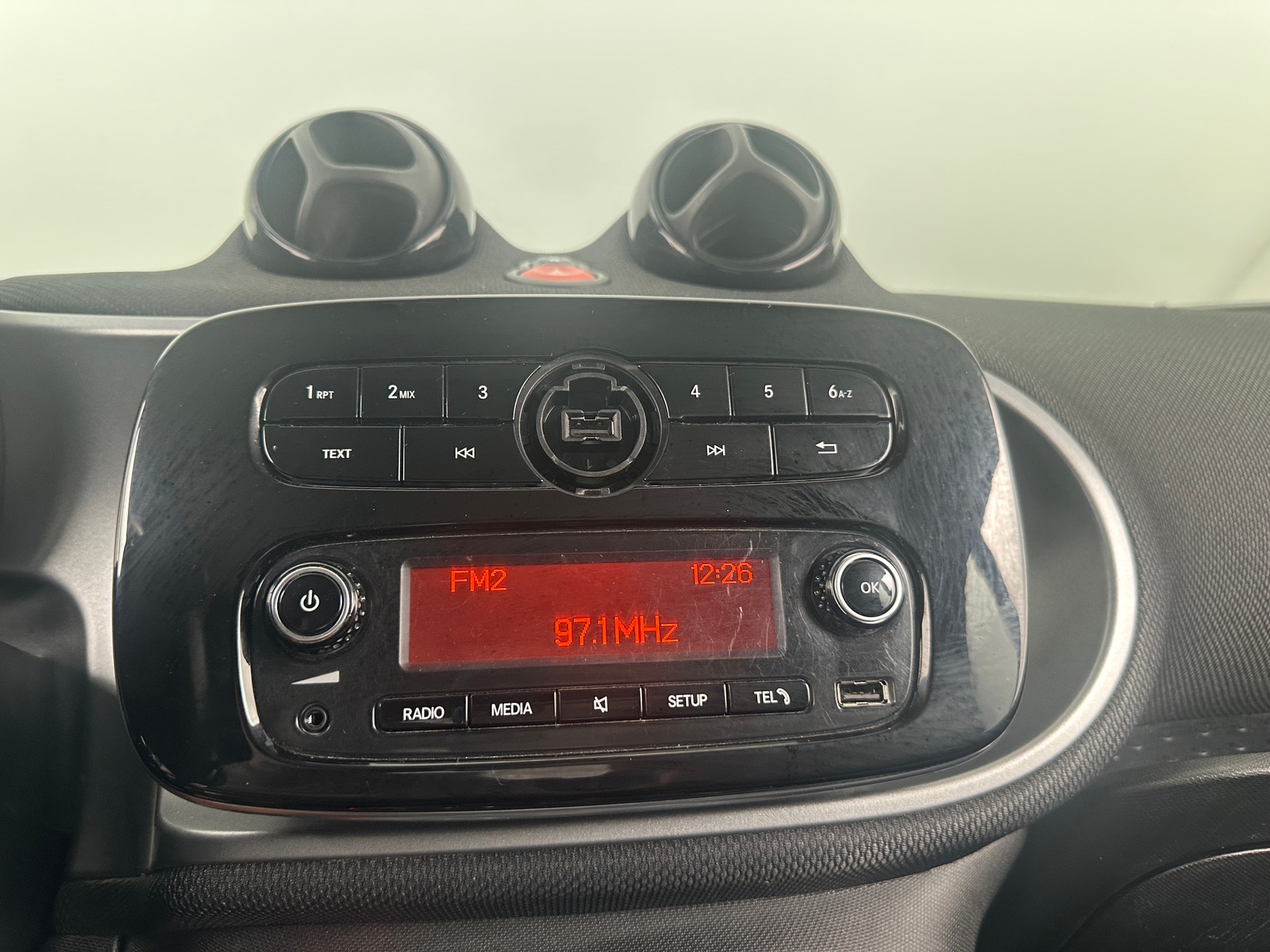 Thumbnail: 2016 smart fortwo - 3