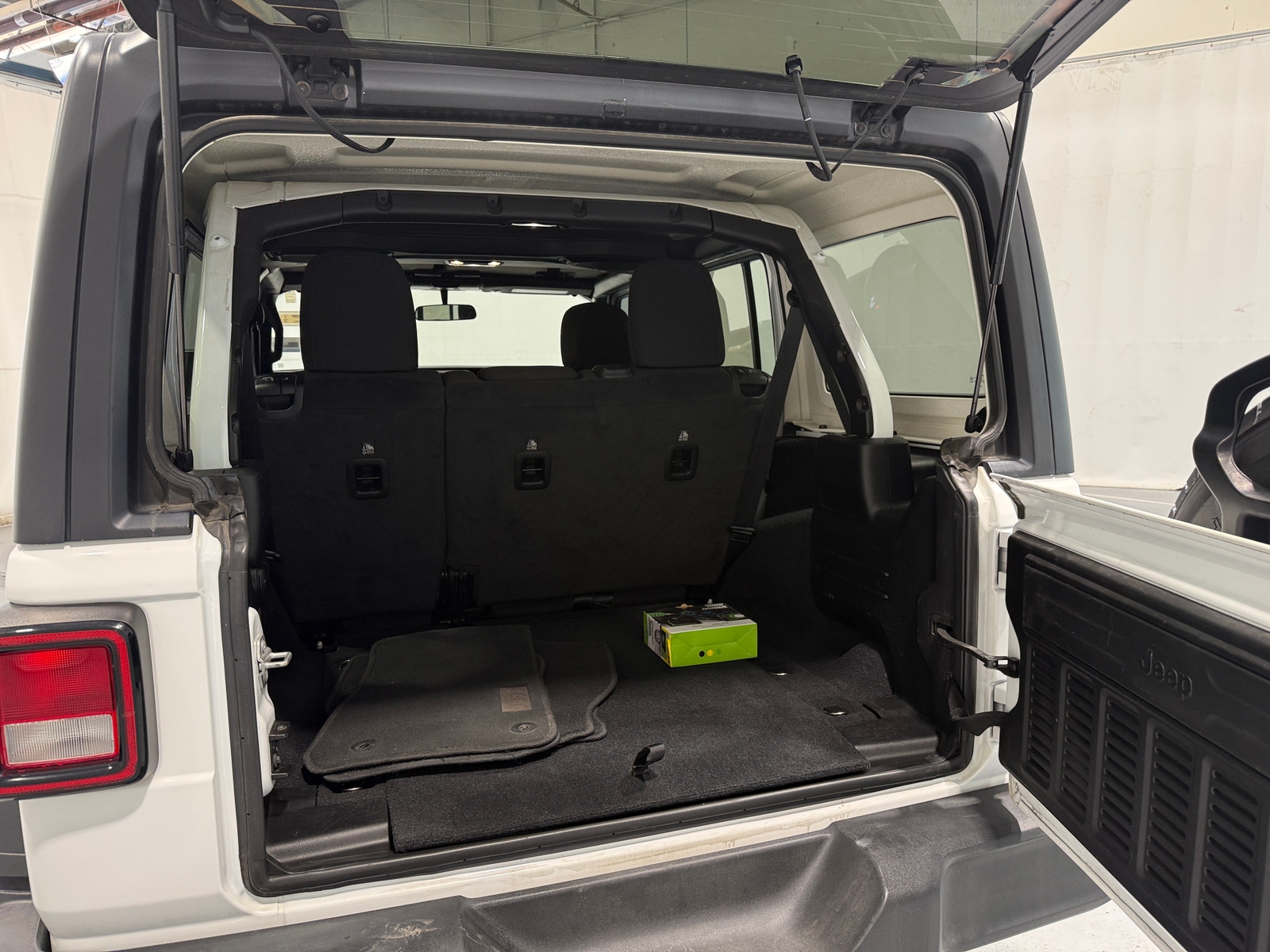 Thumbnail: 2020 Jeep Wrangler - 7