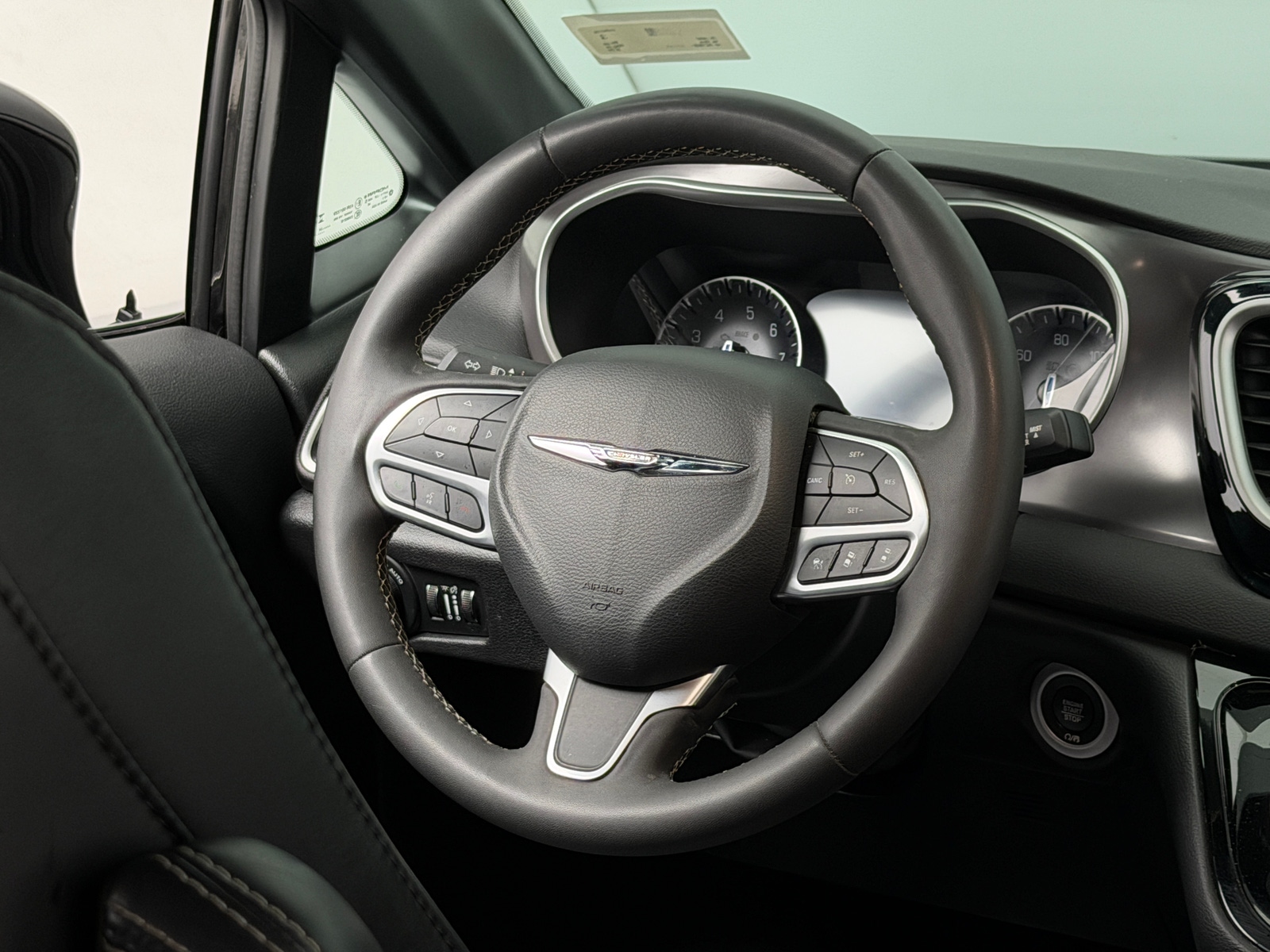 Thumbnail: 2025 Chrysler Pacifica - 4