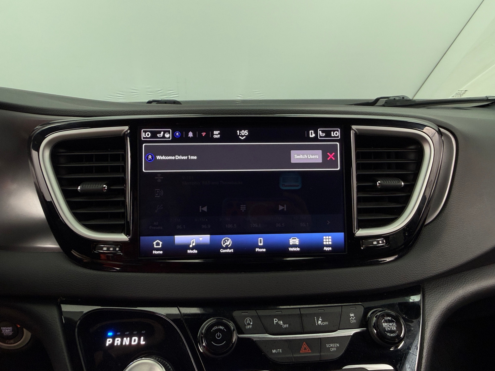 Thumbnail: 2025 Chrysler Pacifica - 3