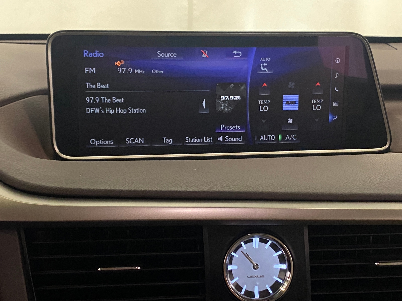 Thumbnail: 2019 Lexus RX - 4