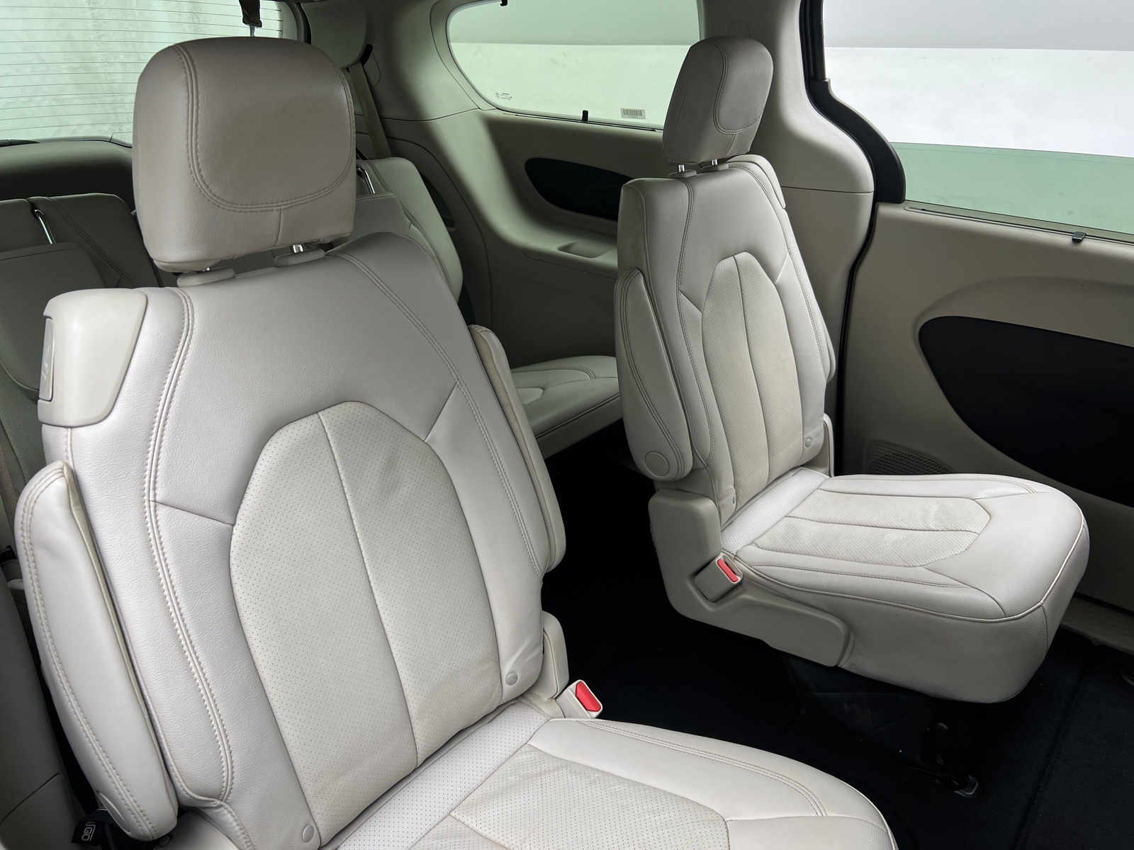 Thumbnail: 2021 Chrysler Pacifica - 5