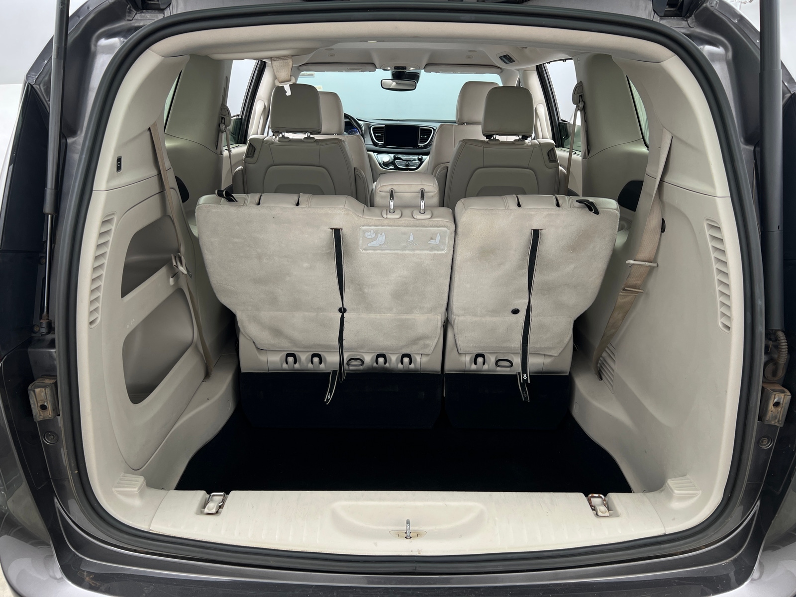 Thumbnail: 2021 Chrysler Pacifica - 6