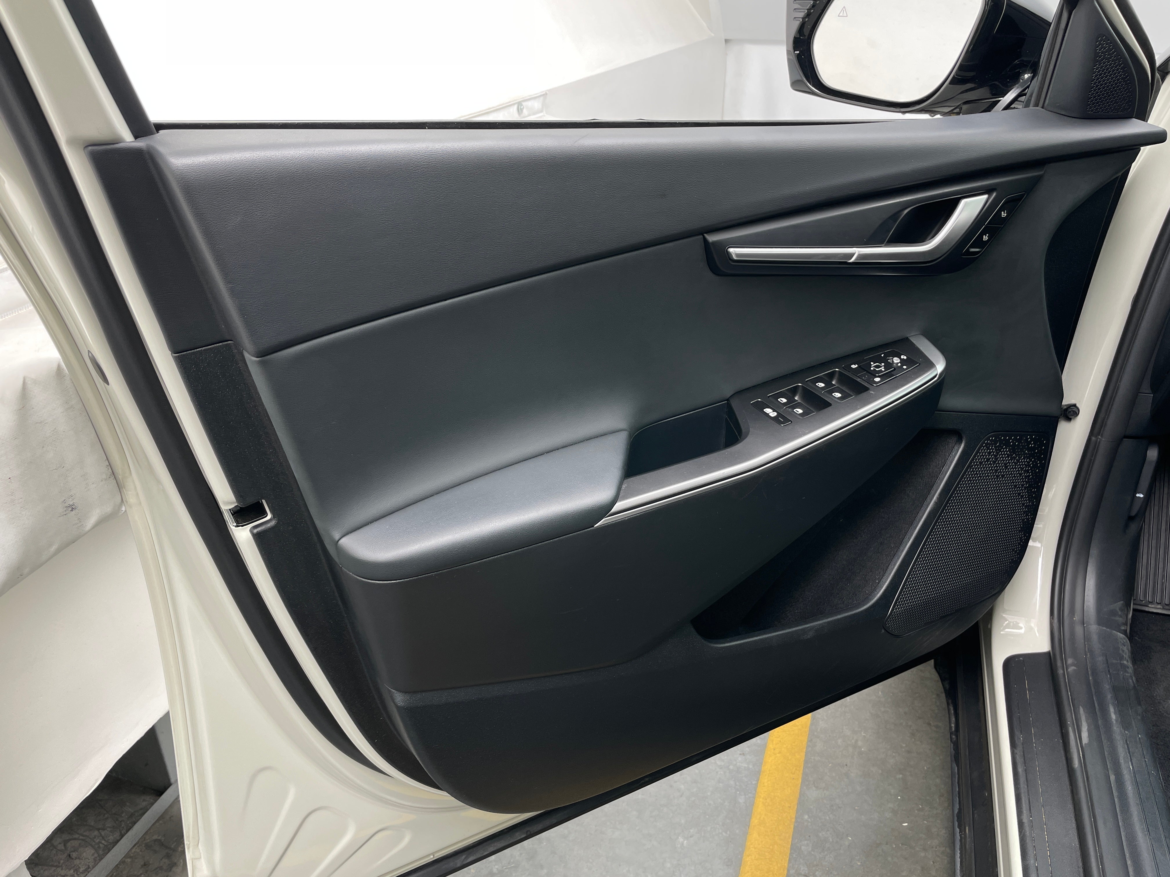 Used 2024 Kia EV6 Light L/R with VIN KNDC3DLC2R5622620 for sale in Oak Creek, WI