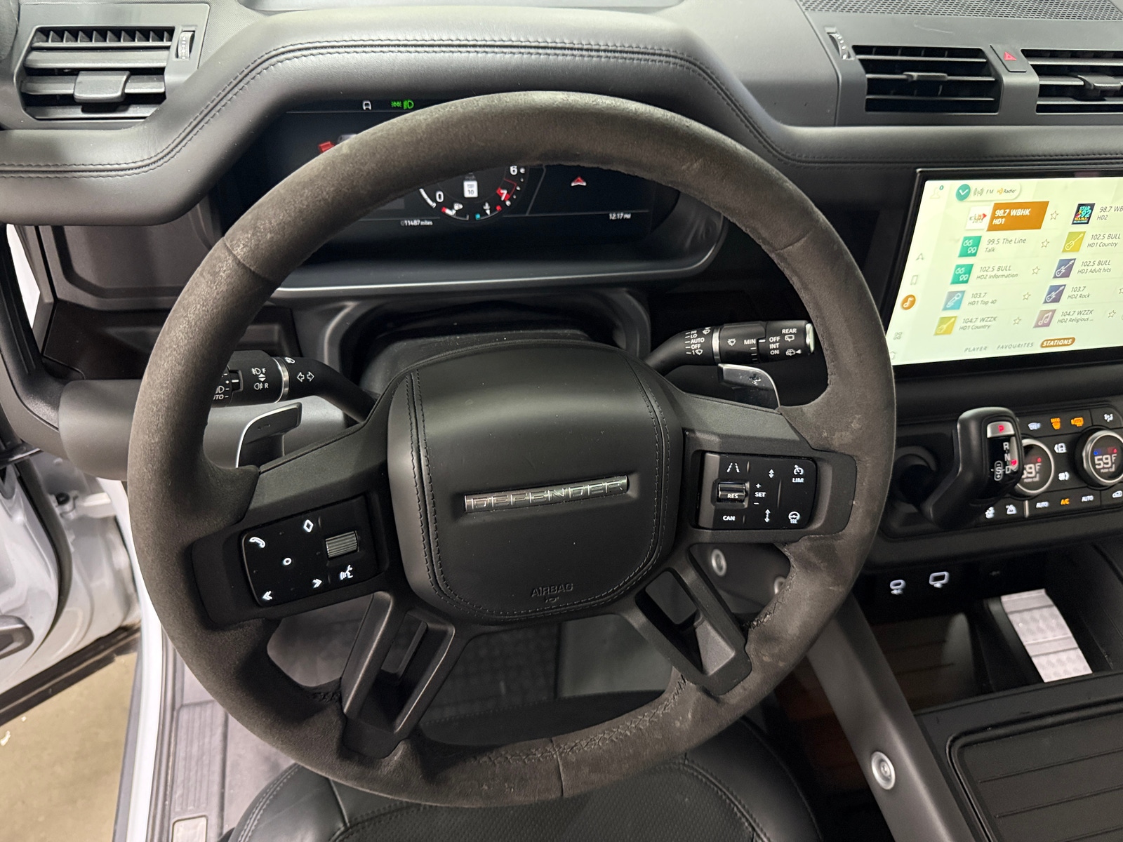 Thumbnail: 2023 Land Rover Defender - 4