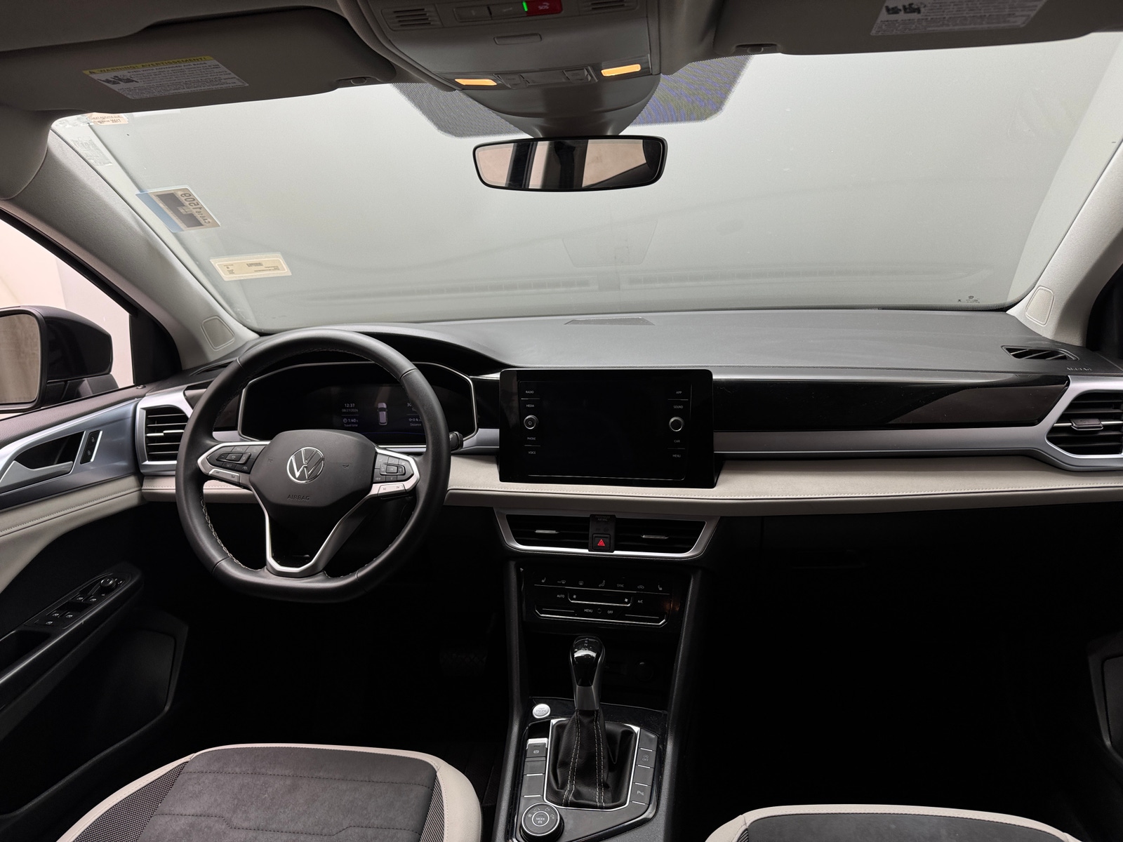 Thumbnail: 2025 Volkswagen Taos - 2