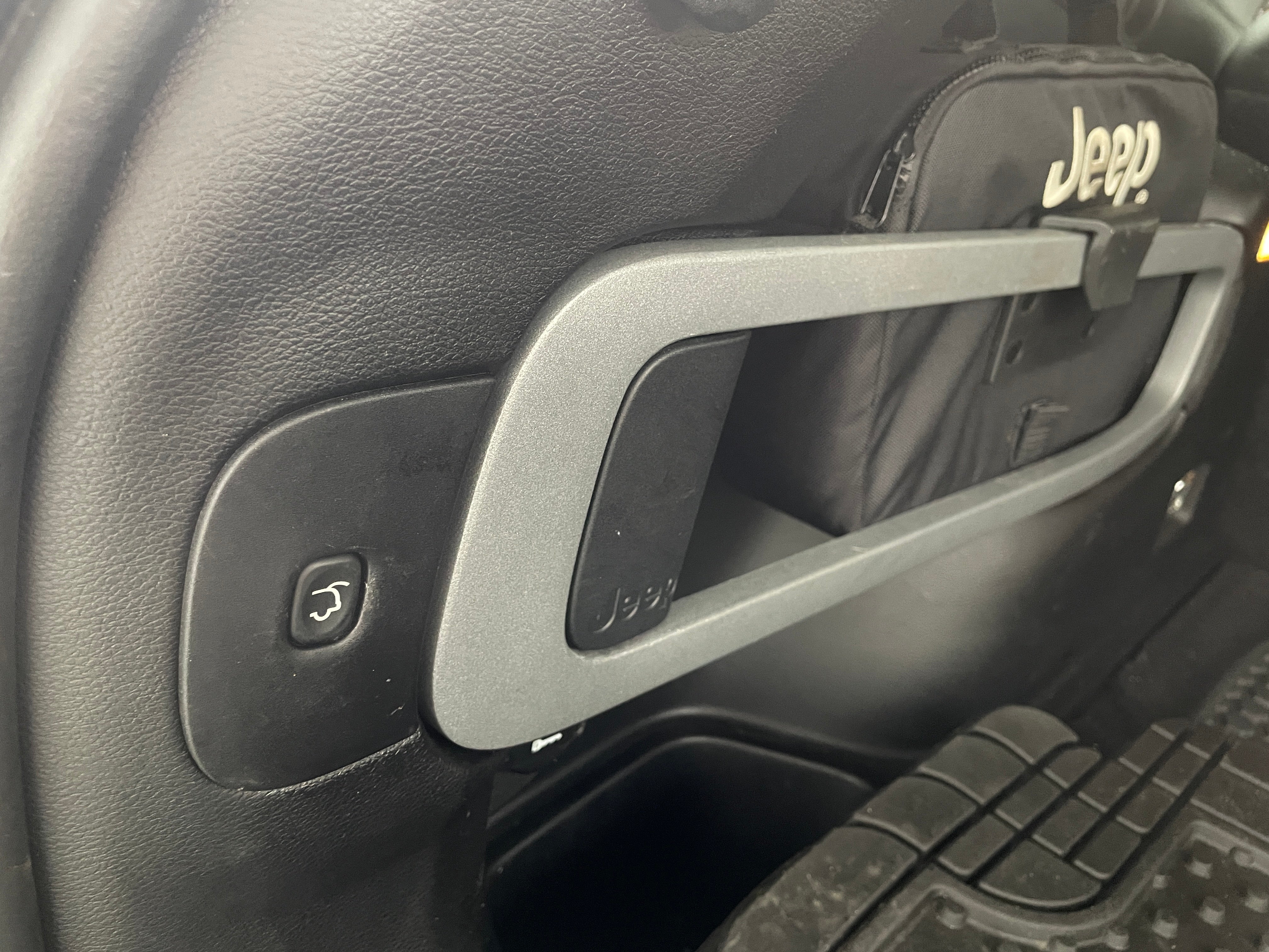 Used 2015 Jeep Cherokee Trailhawk with VIN 1C4PJMBS7FW675917 for sale in Eagan, Minnesota