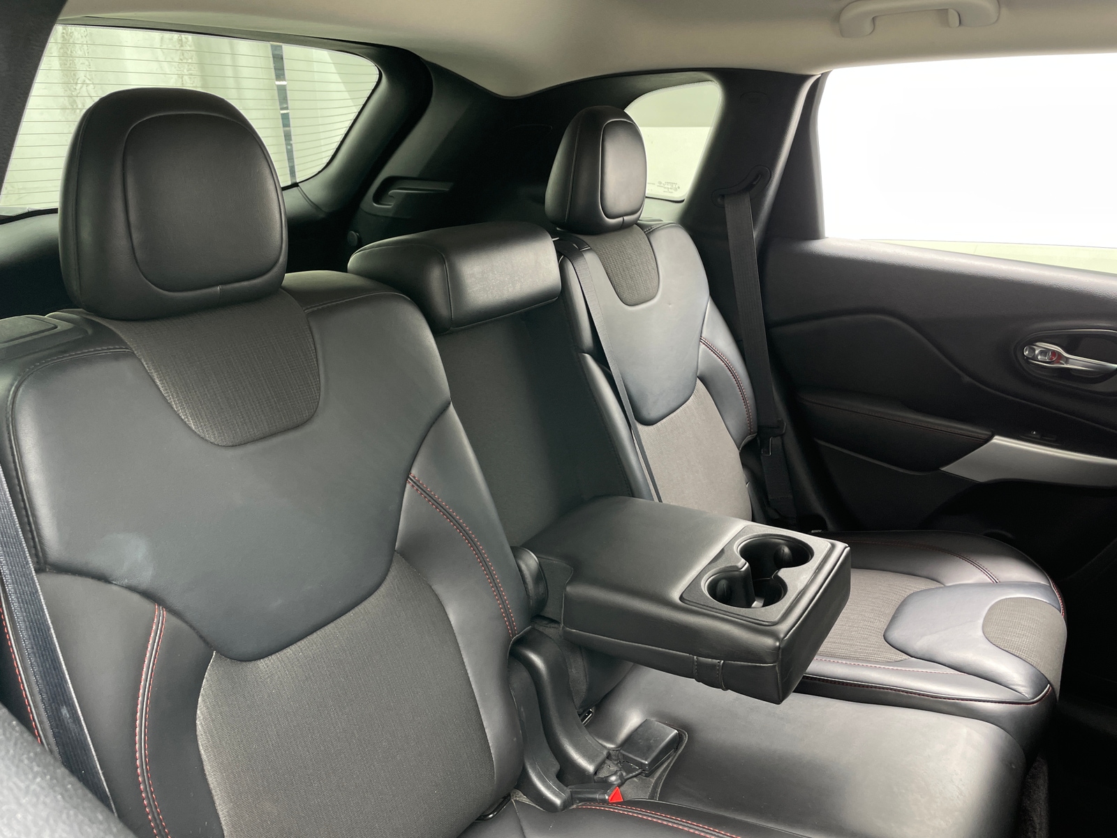 Thumbnail: 2017 Jeep Cherokee - 6